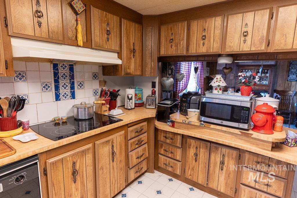 792 N 700 E, Rupert, Idaho 83350-8529, 3 Bedrooms, 2 Bathrooms, Residential For Sale, Price $360,000, 98984911