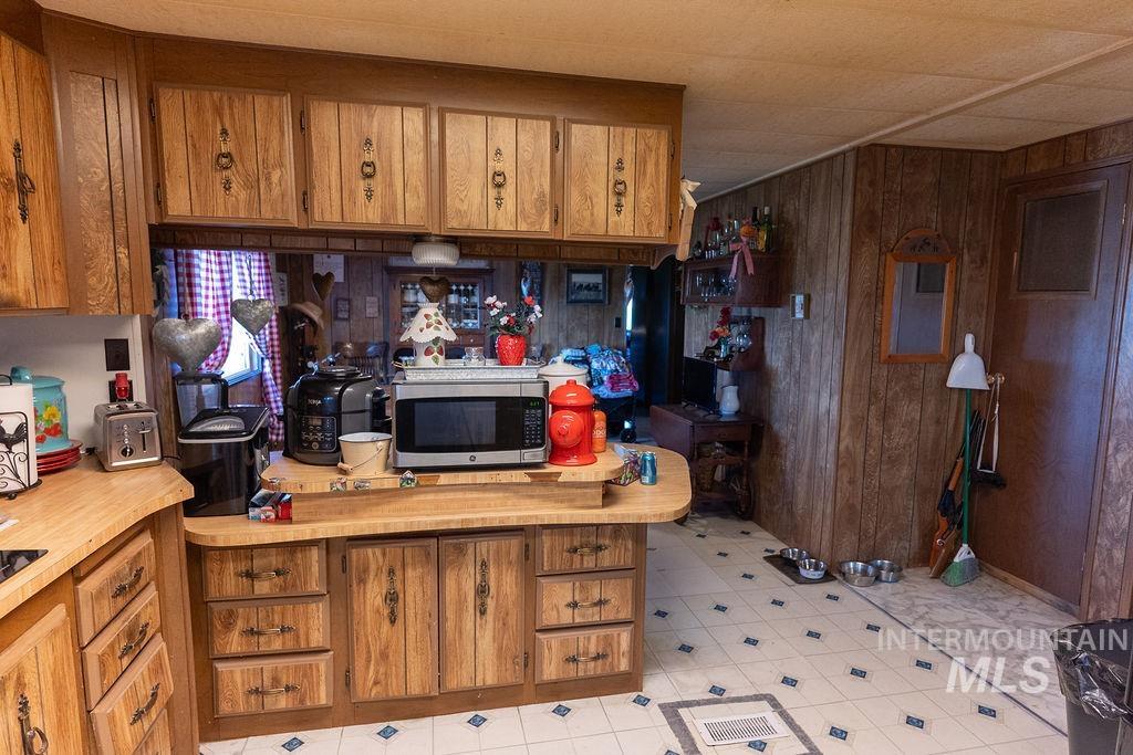792 N 700 E, Rupert, Idaho 83350-8529, 3 Bedrooms, 2 Bathrooms, Residential For Sale, Price $360,000, 98984911