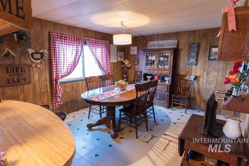 792 N 700 E, Rupert, Idaho 83350-8529, 3 Bedrooms, 2 Bathrooms, Residential For Sale, Price $360,000, 98984911
