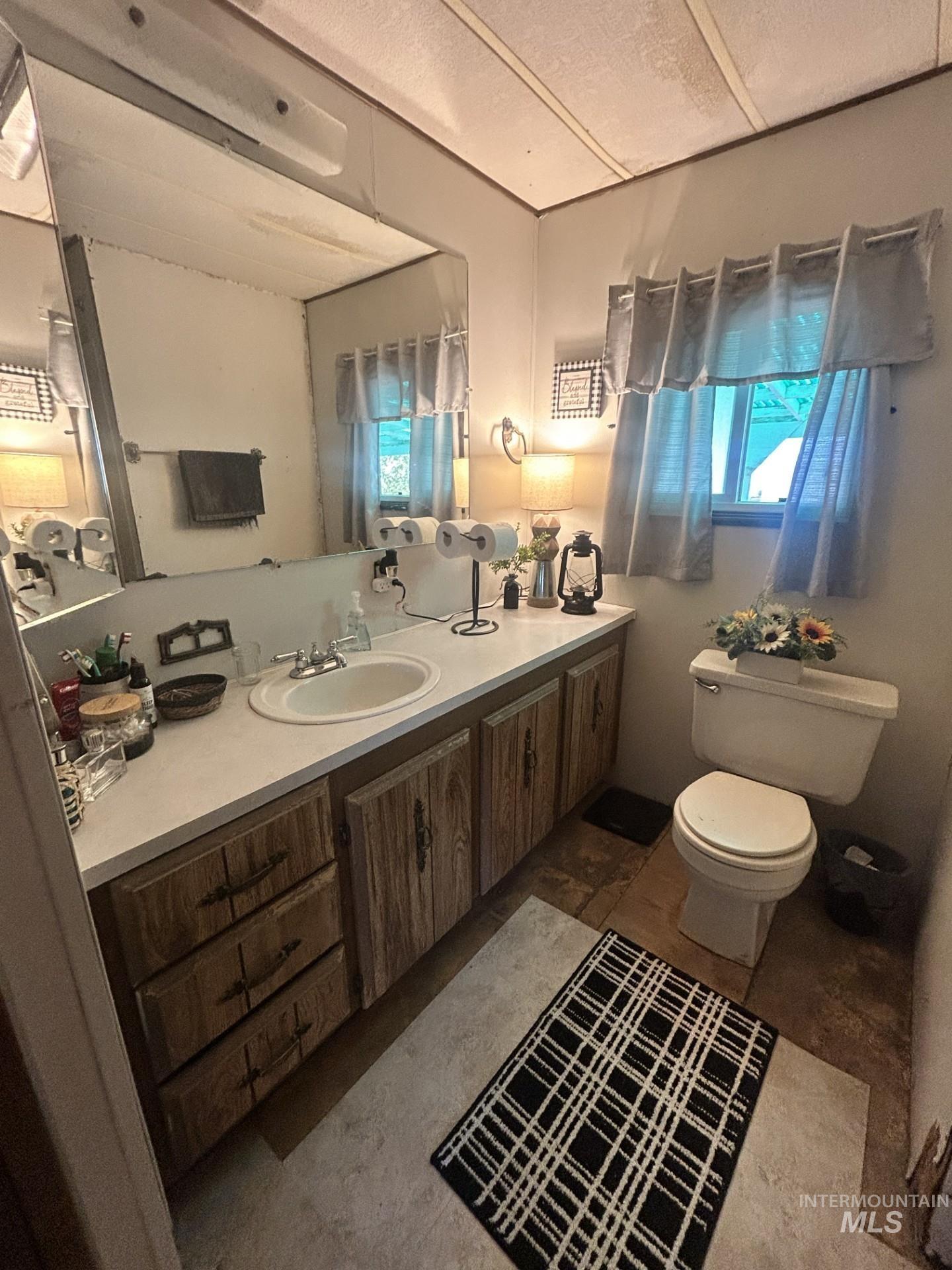 792 N 700 E, Rupert, Idaho 83350-8529, 3 Bedrooms, 2 Bathrooms, Residential For Sale, Price $360,000, 98984911