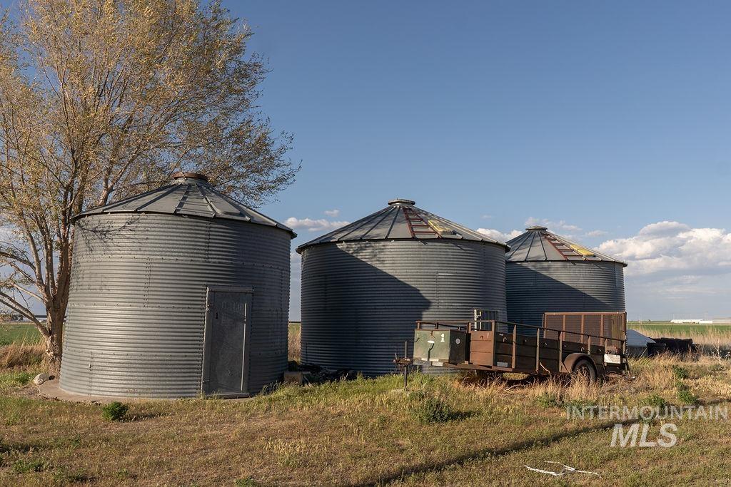 792 N 700 E, Rupert, Idaho 83350-8529, 3 Bedrooms, 2 Bathrooms, Residential For Sale, Price $360,000, 98984911