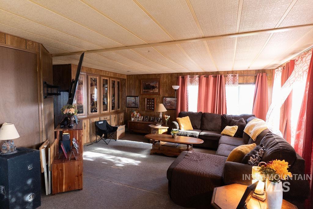 792 N 700 E, Rupert, Idaho 83350-8529, 3 Bedrooms, 2 Bathrooms, Residential For Sale, Price $360,000, 98984911