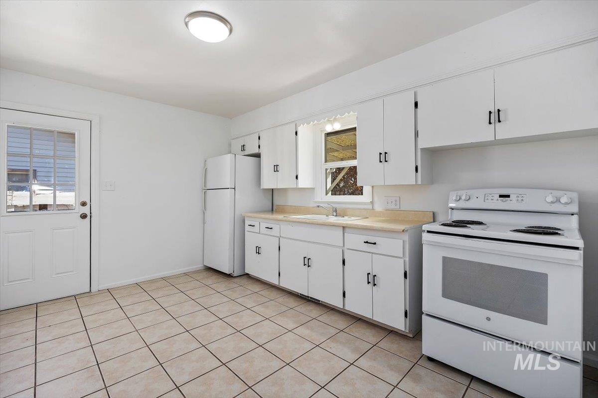 327 Jefferson Street, Twin Falls, Idaho 83301, 2 Bedrooms, 2 Bathrooms, Residential For Sale, Price $247,500,MLS 98984912