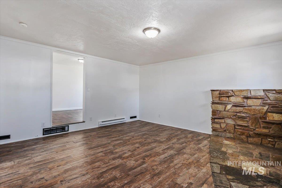 327 Jefferson Street, Twin Falls, Idaho 83301, 2 Bedrooms, 2 Bathrooms, Residential For Sale, Price $247,500,MLS 98984912