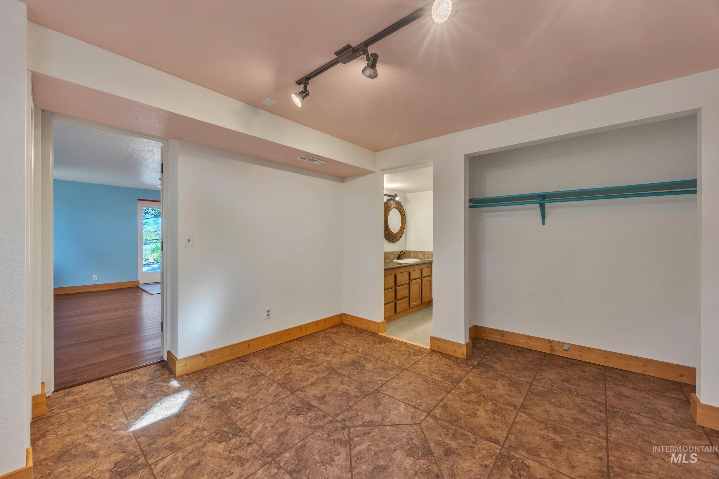 10424 Duck Lane, Nampa, Idaho 83686-999, 5 Bedrooms, 5 Bathrooms, Residential For Sale, Price $900,000, 98984917