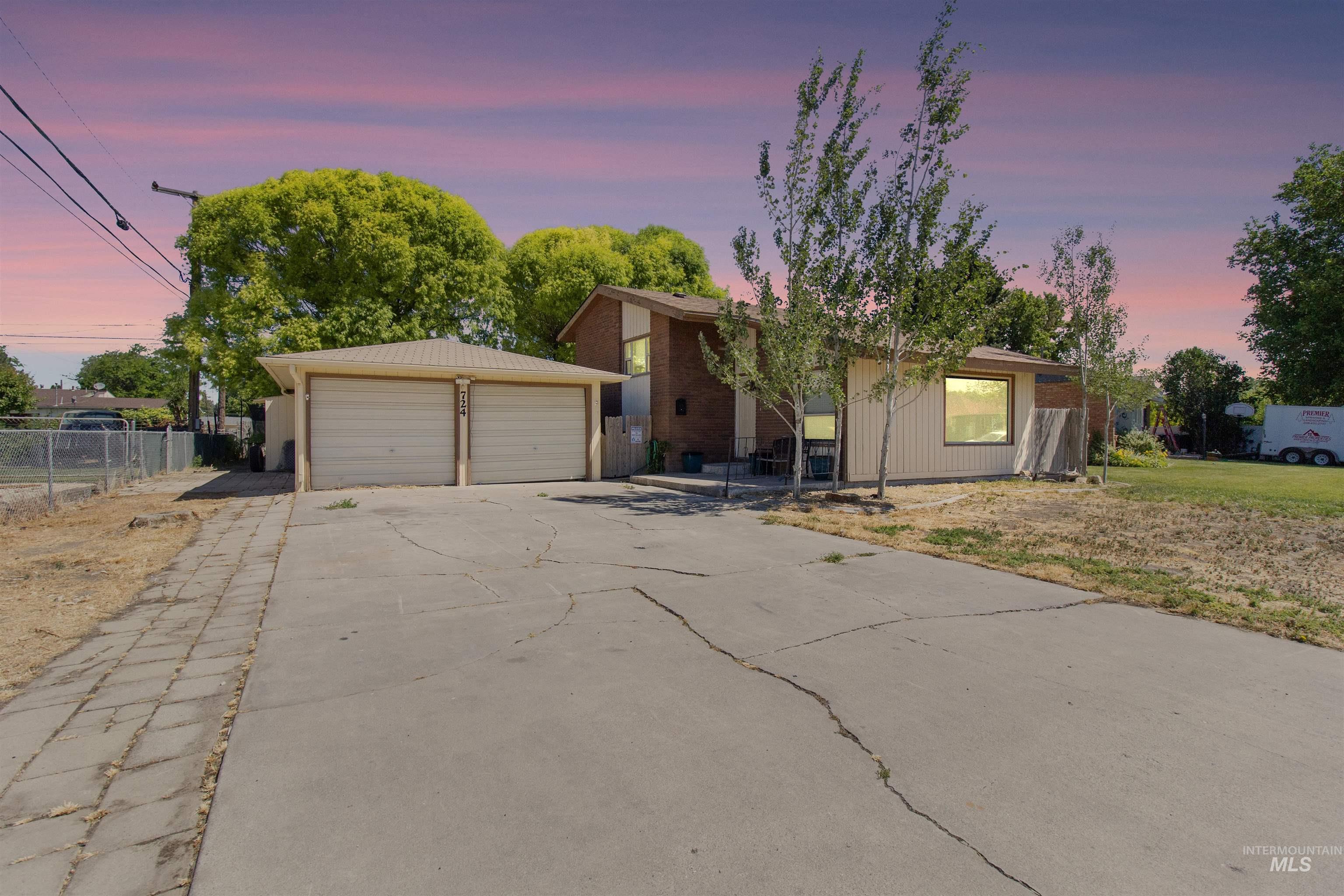 724 Fairmont St, Burley, Idaho 83318, 2 Bedrooms, 2 Bathrooms, Residential For Sale, Price $315,000, 98984919