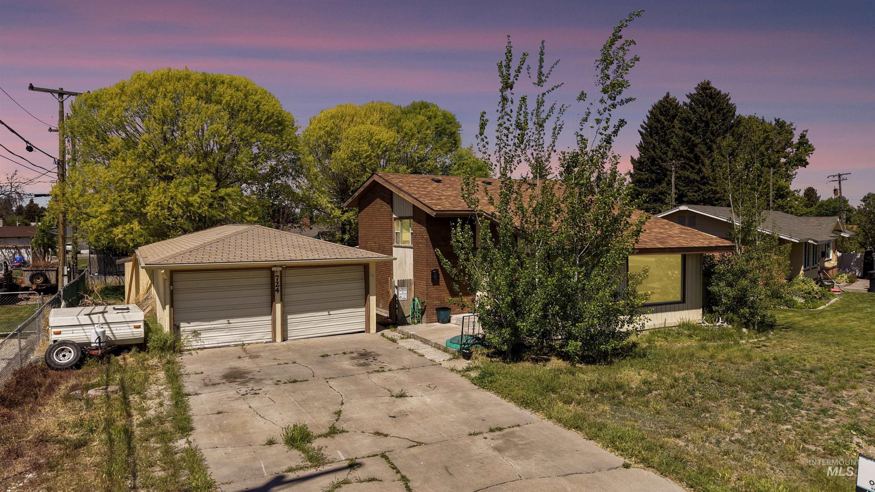724 Fairmont St, Burley, Idaho 83318, 2 Bedrooms, 2 Bathrooms, Residential For Sale, Price $330,000, 98984919