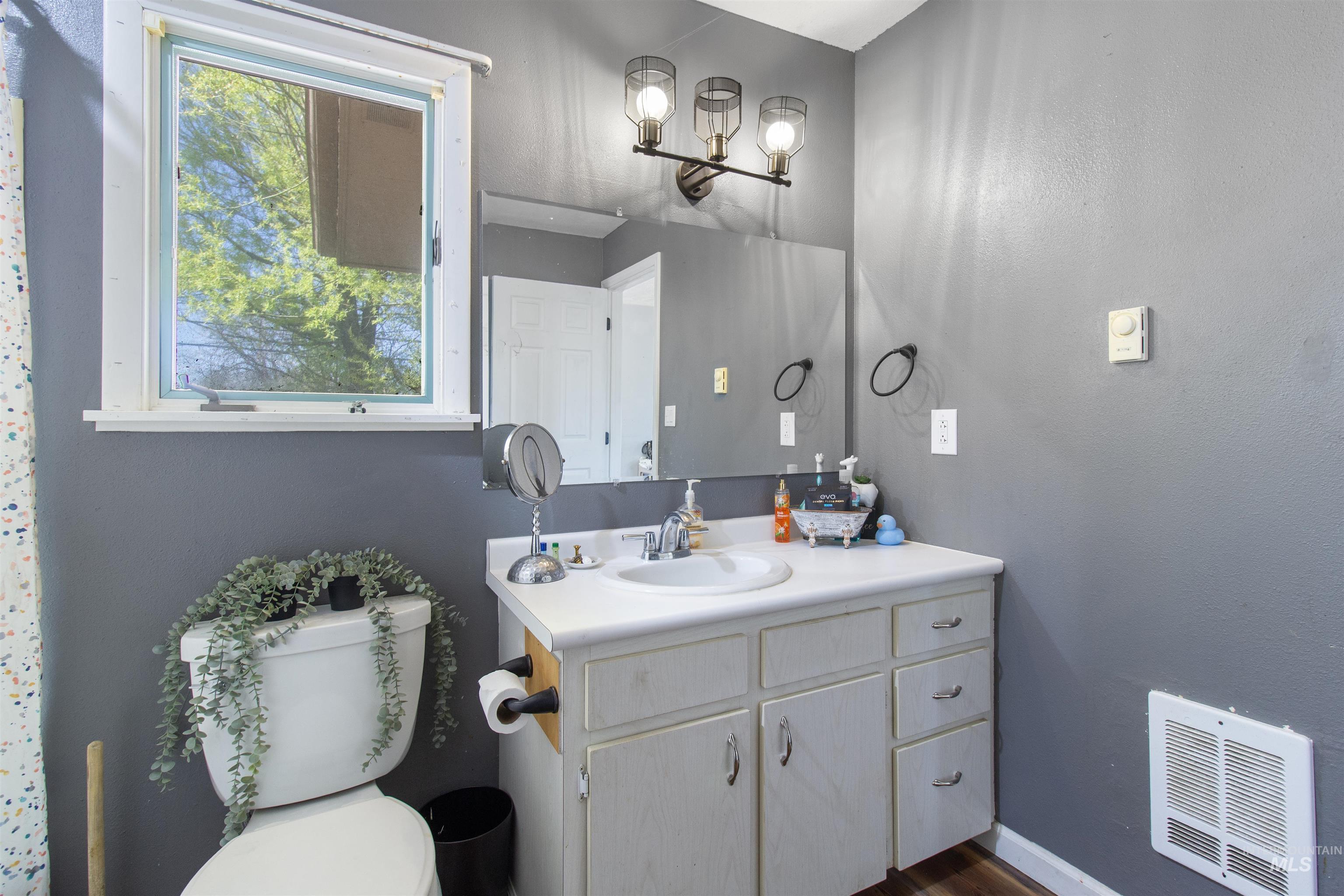 724 Fairmont St, Burley, Idaho 83318, 2 Bedrooms, 2 Bathrooms, Residential For Sale, Price $330,000, 98984919