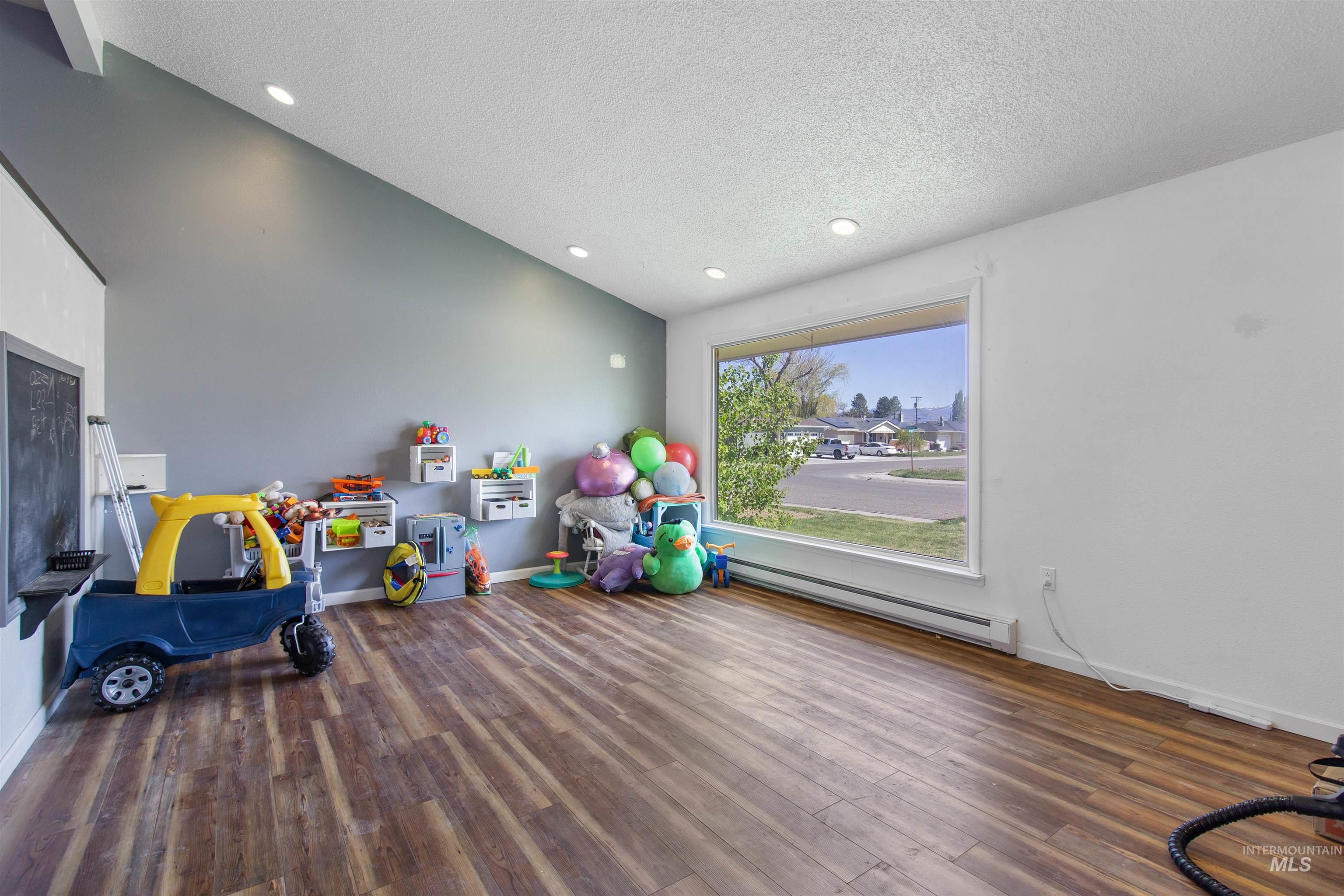 724 Fairmont St, Burley, Idaho 83318, 2 Bedrooms, 2 Bathrooms, Residential For Sale, Price $330,000, 98984919