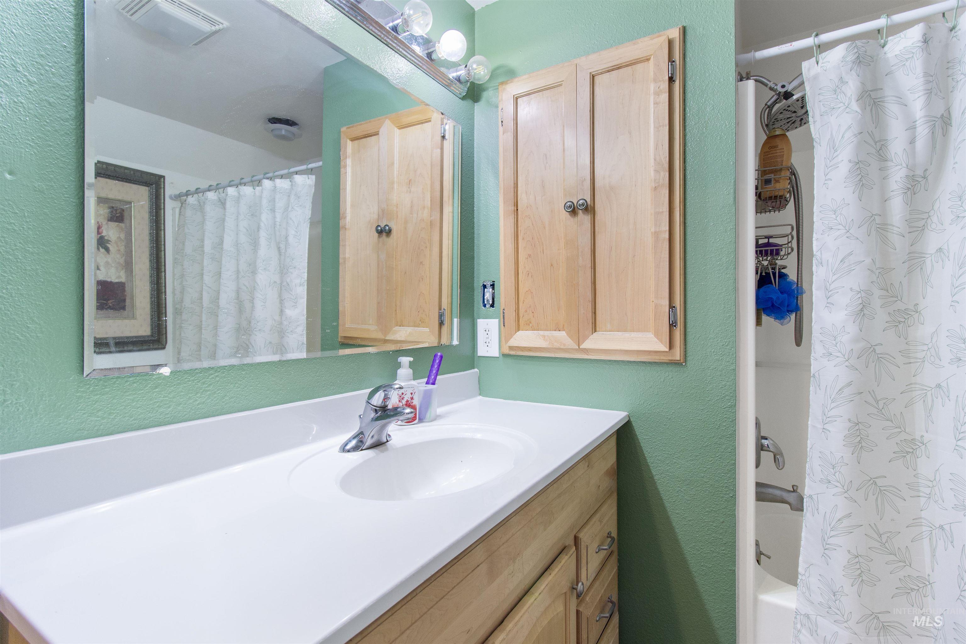 724 Fairmont St, Burley, Idaho 83318, 2 Bedrooms, 2 Bathrooms, Residential For Sale, Price $330,000, 98984919