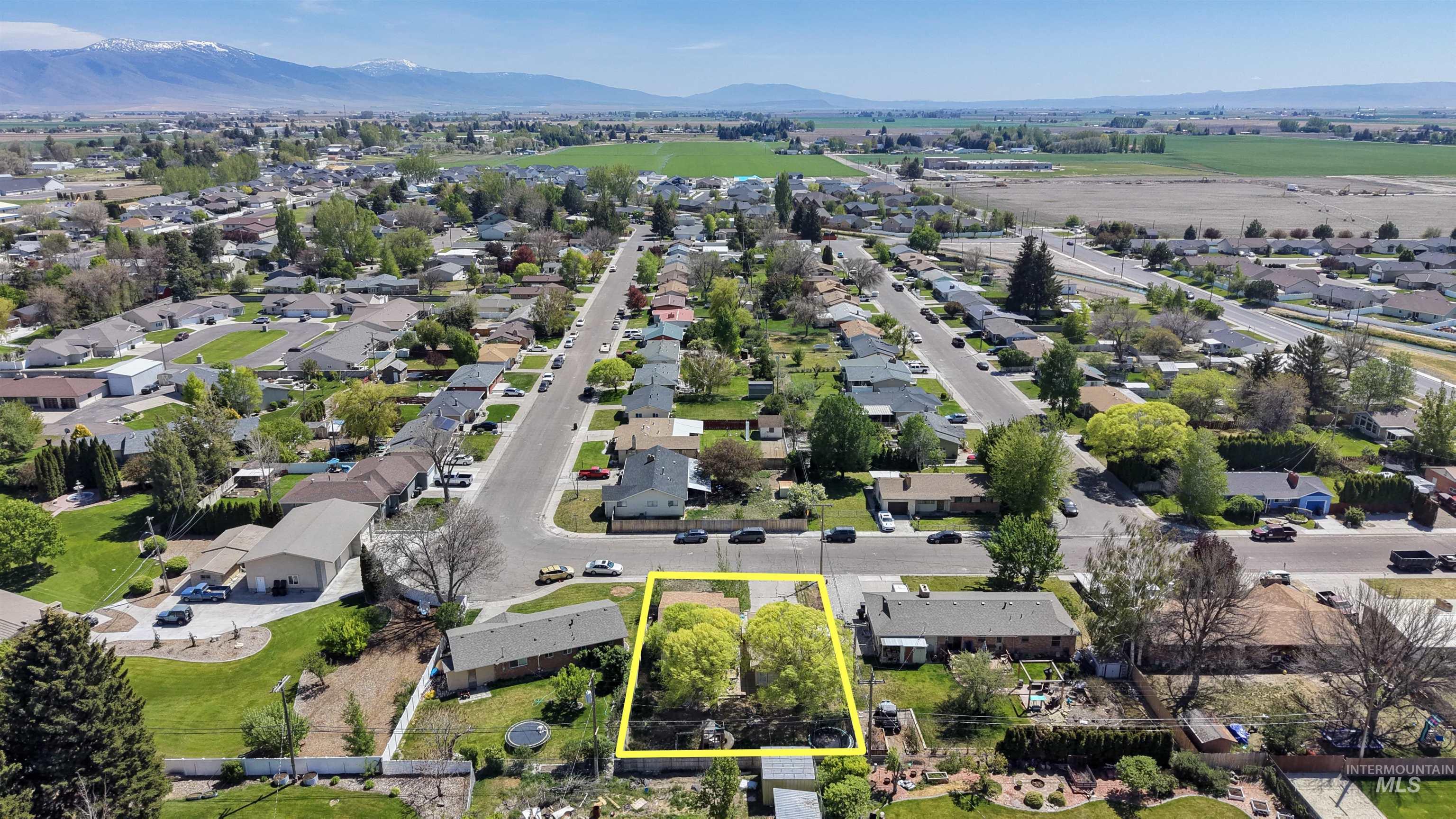 724 Fairmont St, Burley, Idaho 83318, 2 Bedrooms, 2 Bathrooms, Residential For Sale, Price $330,000, 98984919