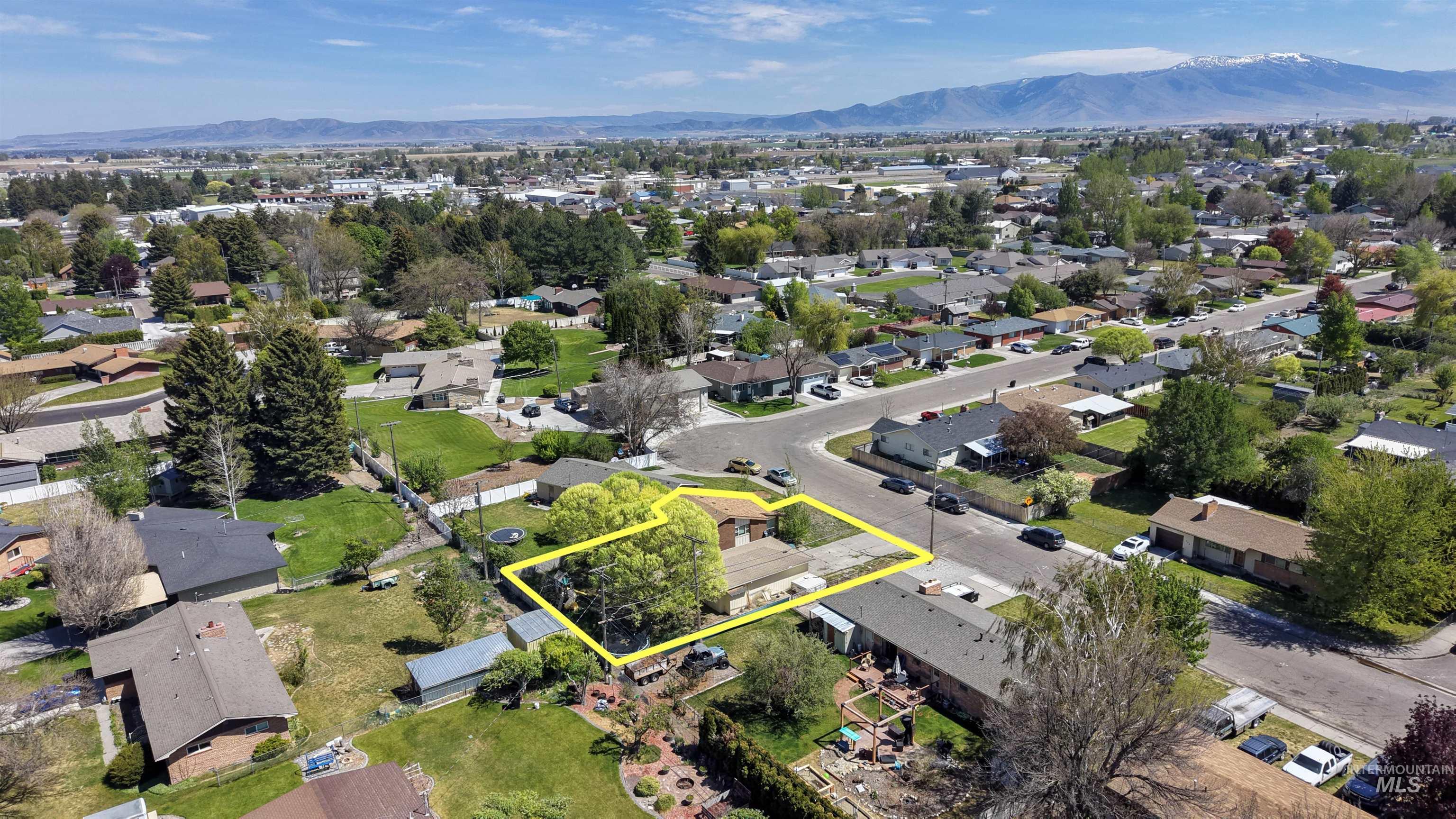724 Fairmont St, Burley, Idaho 83318, 2 Bedrooms, 2 Bathrooms, Residential For Sale, Price $330,000, 98984919