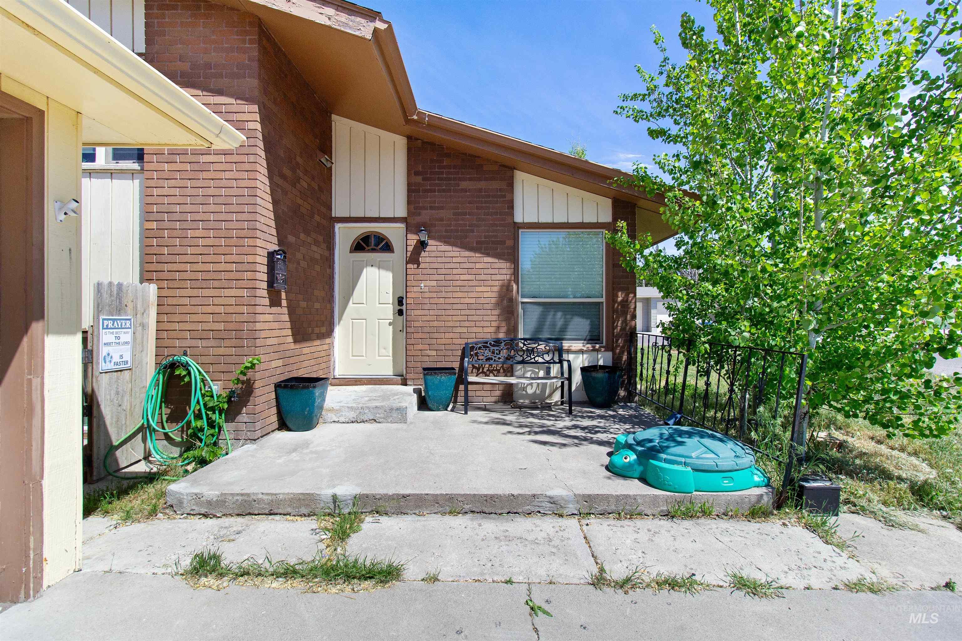724 Fairmont St, Burley, Idaho 83318, 2 Bedrooms, 2 Bathrooms, Residential For Sale, Price $330,000, 98984919