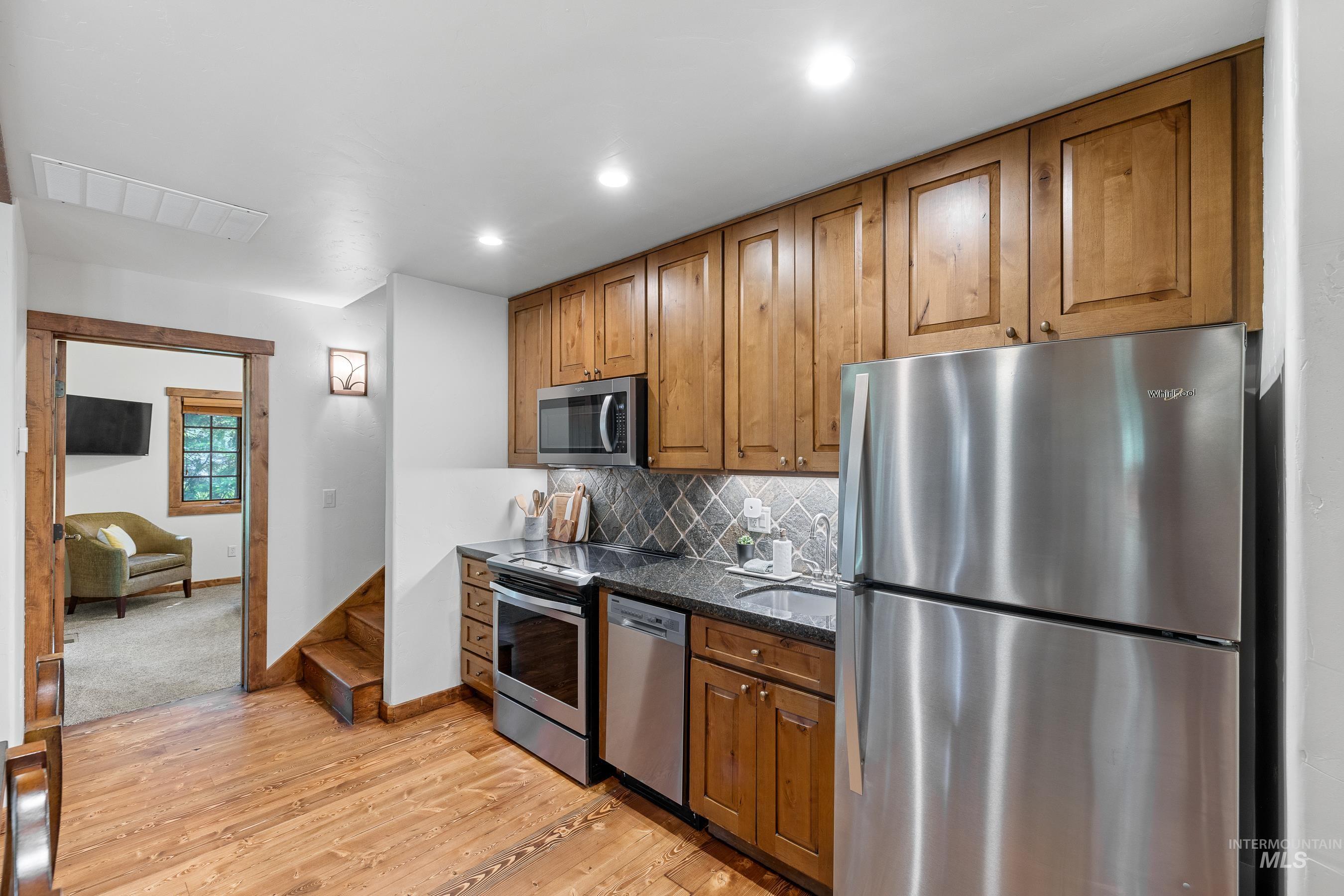 5 Rock Creek Court, Donnelly, Idaho 83615, 2 Bedrooms, 2.5 Bathrooms, Residential For Sale, Price $1,295,000,MLS 98984920