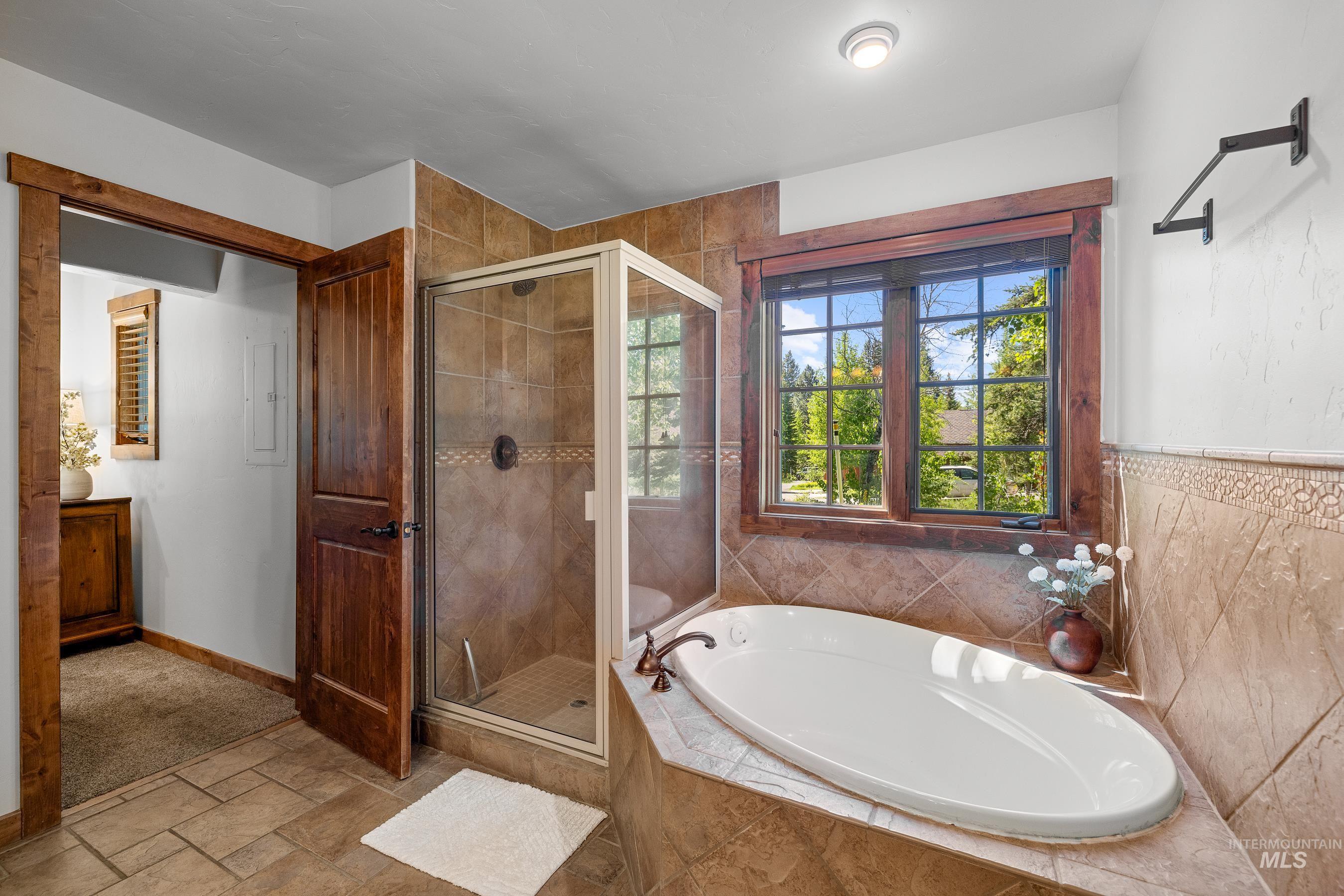 5 Rock Creek Court, Donnelly, Idaho 83615, 2 Bedrooms, 2.5 Bathrooms, Residential For Sale, Price $1,295,000,MLS 98984920