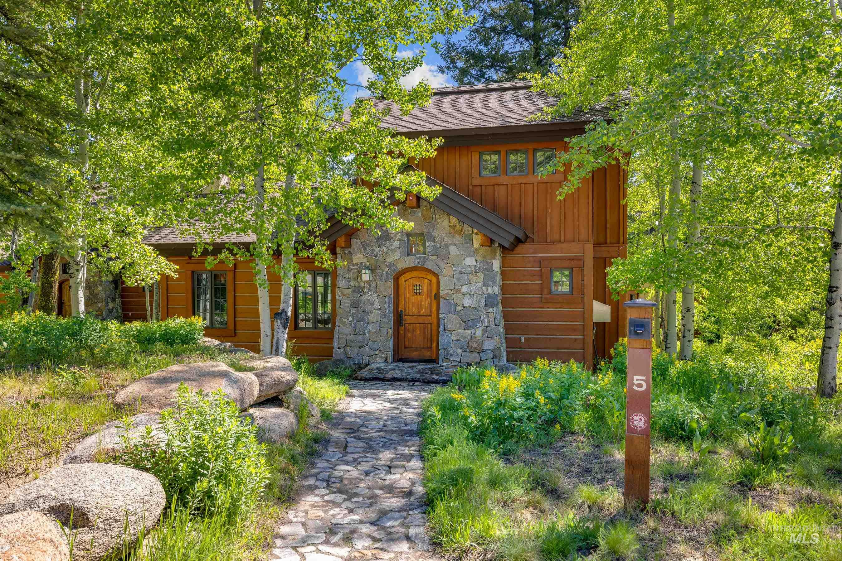 5 Rock Creek Court, Donnelly, Idaho 83615, 2 Bedrooms, 2.5 Bathrooms, Residential For Sale, Price $1,295,000,MLS 98984920