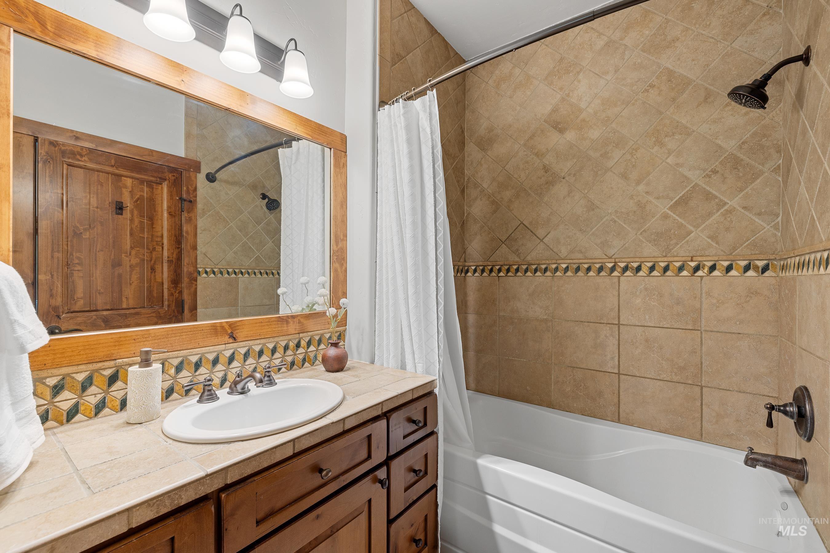 5 Rock Creek Court, Donnelly, Idaho 83615, 2 Bedrooms, 2.5 Bathrooms, Residential For Sale, Price $1,295,000,MLS 98984920