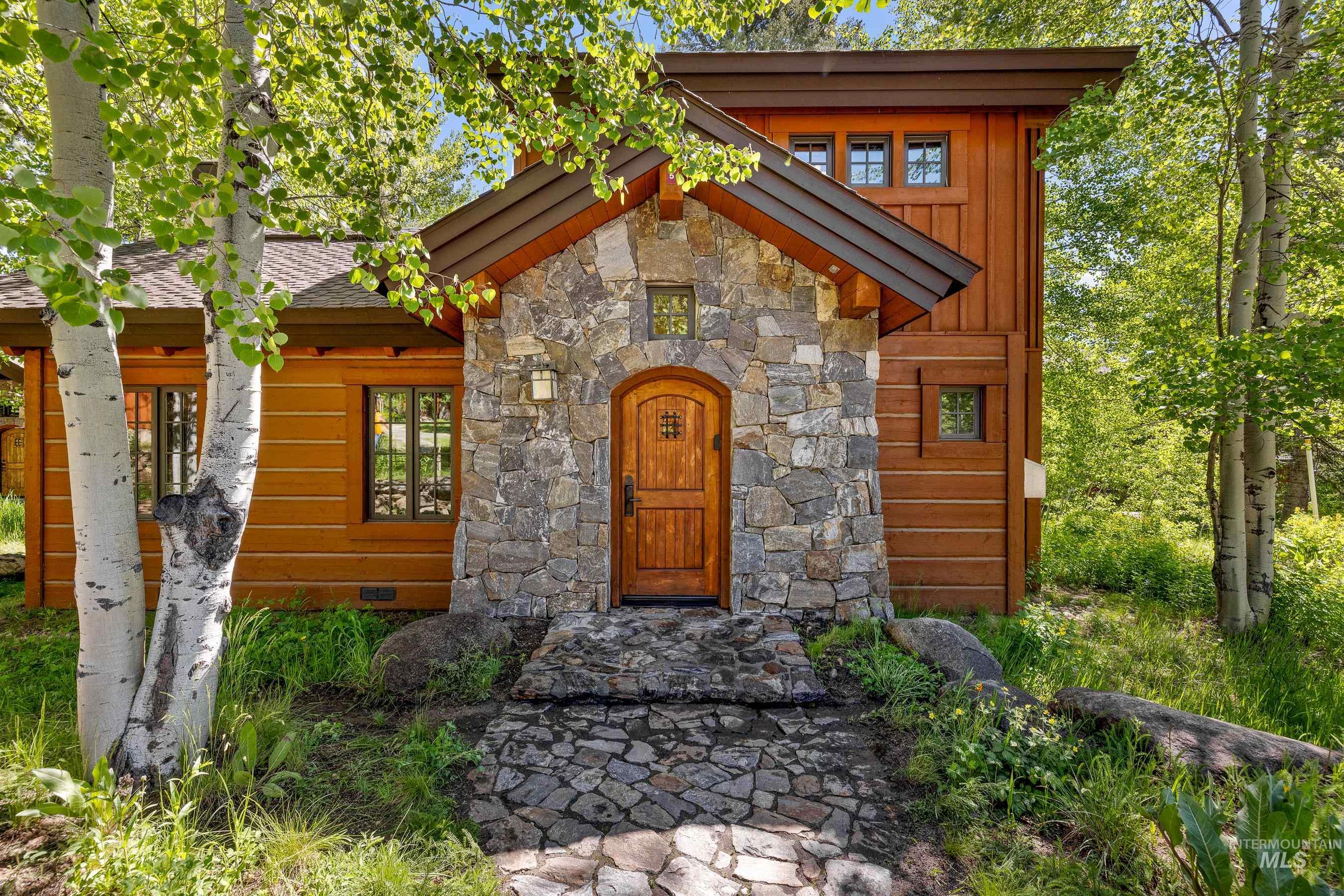 5 Rock Creek Court, Donnelly, Idaho 83615, 2 Bedrooms, 2.5 Bathrooms, Residential For Sale, Price $1,295,000,MLS 98984920