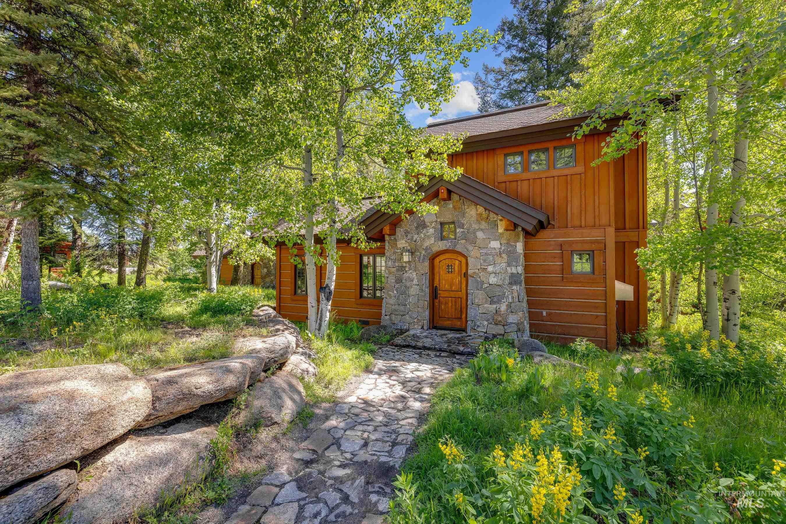 5 Rock Creek Court, Donnelly, Idaho 83615, 2 Bedrooms, 2.5 Bathrooms, Residential For Sale, Price $1,295,000,MLS 98984920