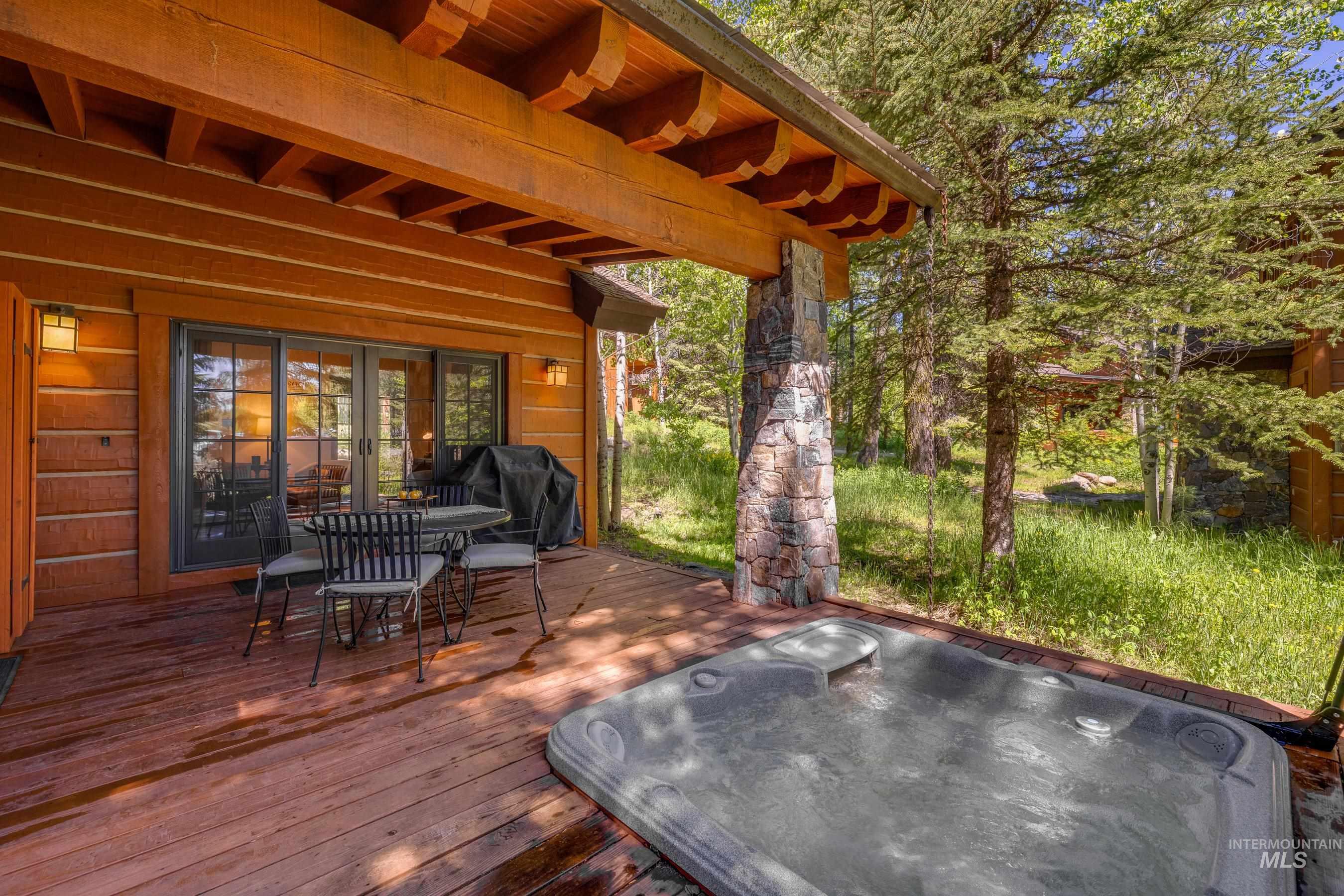 5 Rock Creek Court, Donnelly, Idaho 83615, 2 Bedrooms, 2.5 Bathrooms, Residential For Sale, Price $1,295,000,MLS 98984920