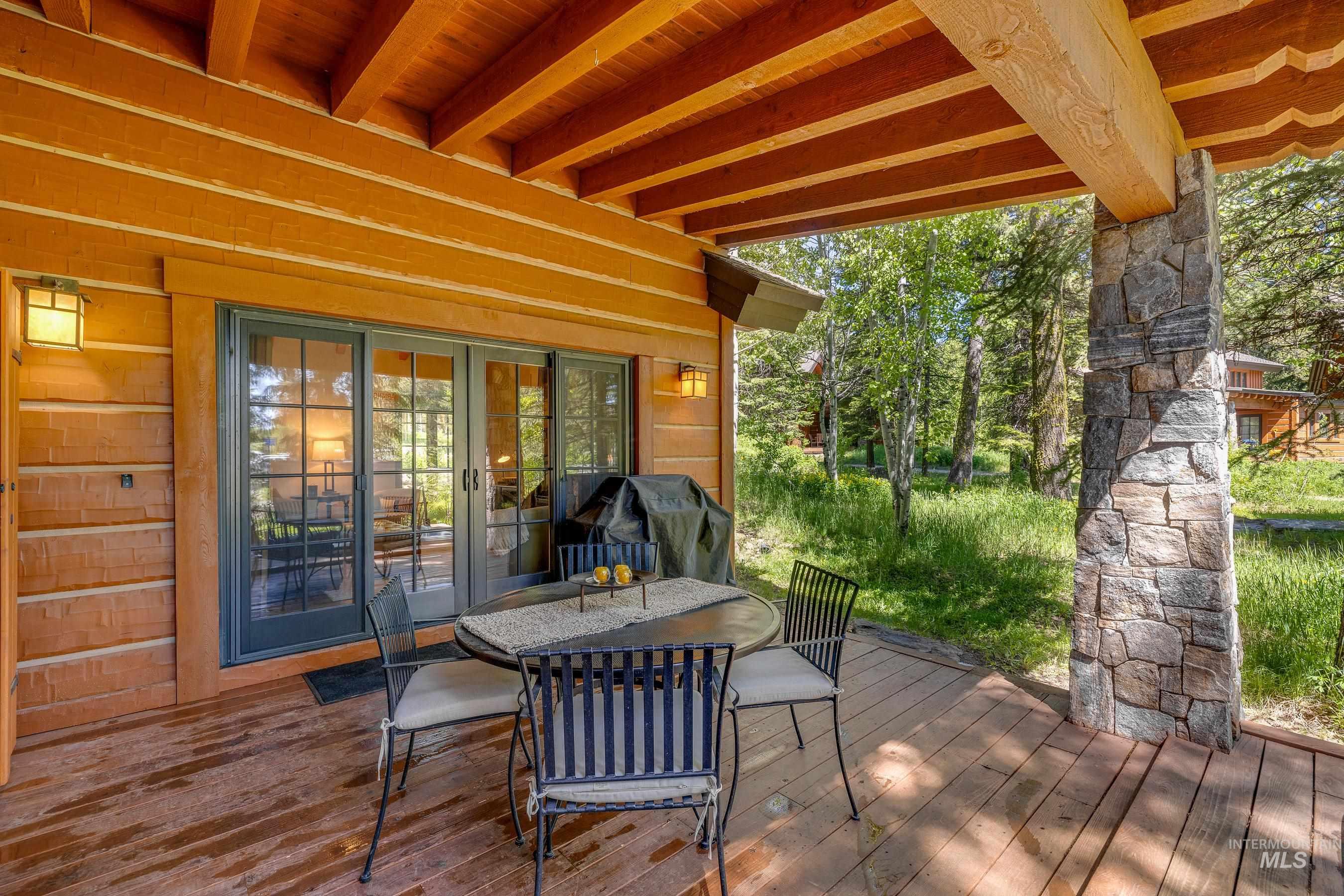 5 Rock Creek Court, Donnelly, Idaho 83615, 2 Bedrooms, 2.5 Bathrooms, Residential For Sale, Price $1,295,000,MLS 98984920