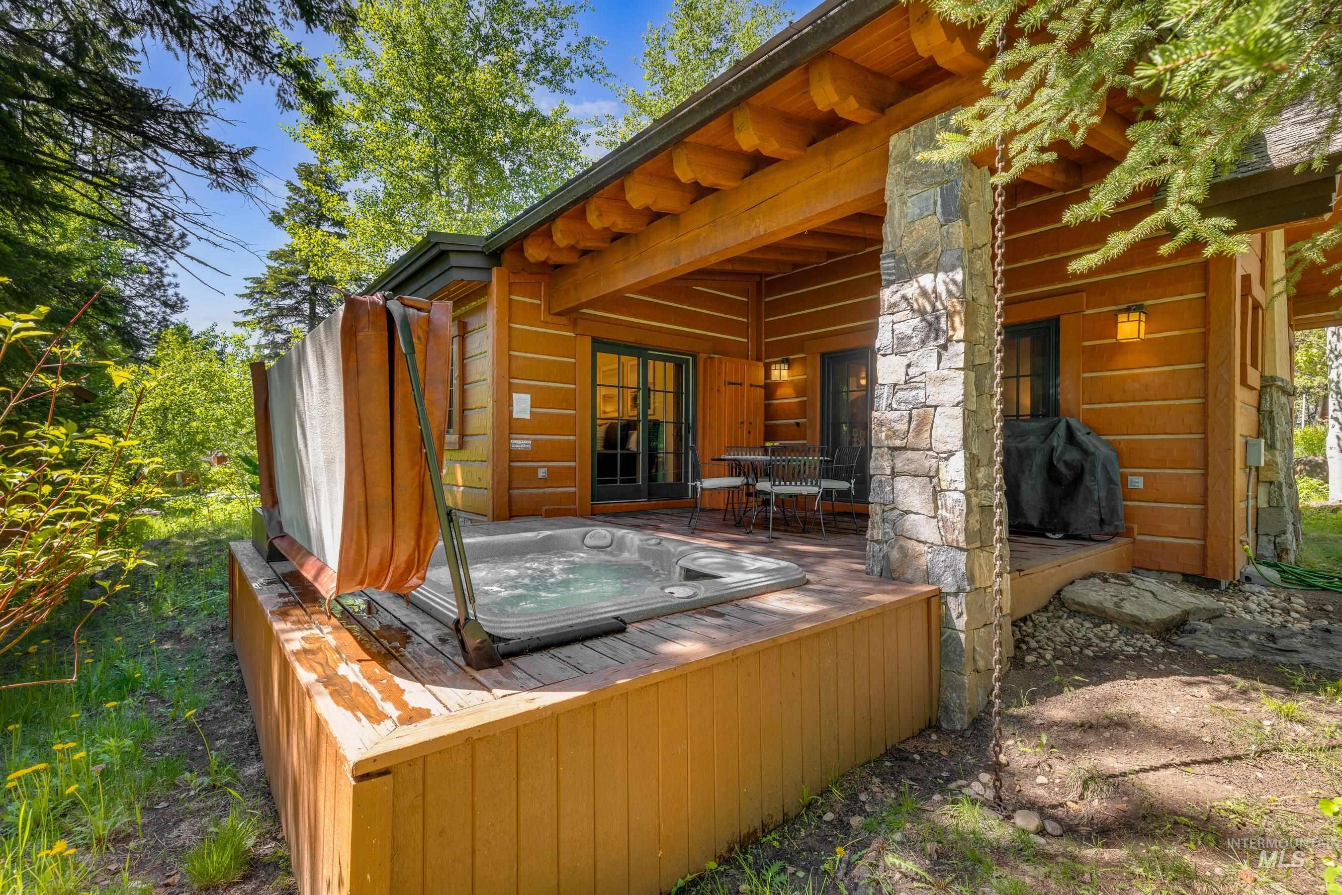 5 Rock Creek Court, Donnelly, Idaho 83615, 2 Bedrooms, 2.5 Bathrooms, Residential For Sale, Price $1,295,000,MLS 98984920