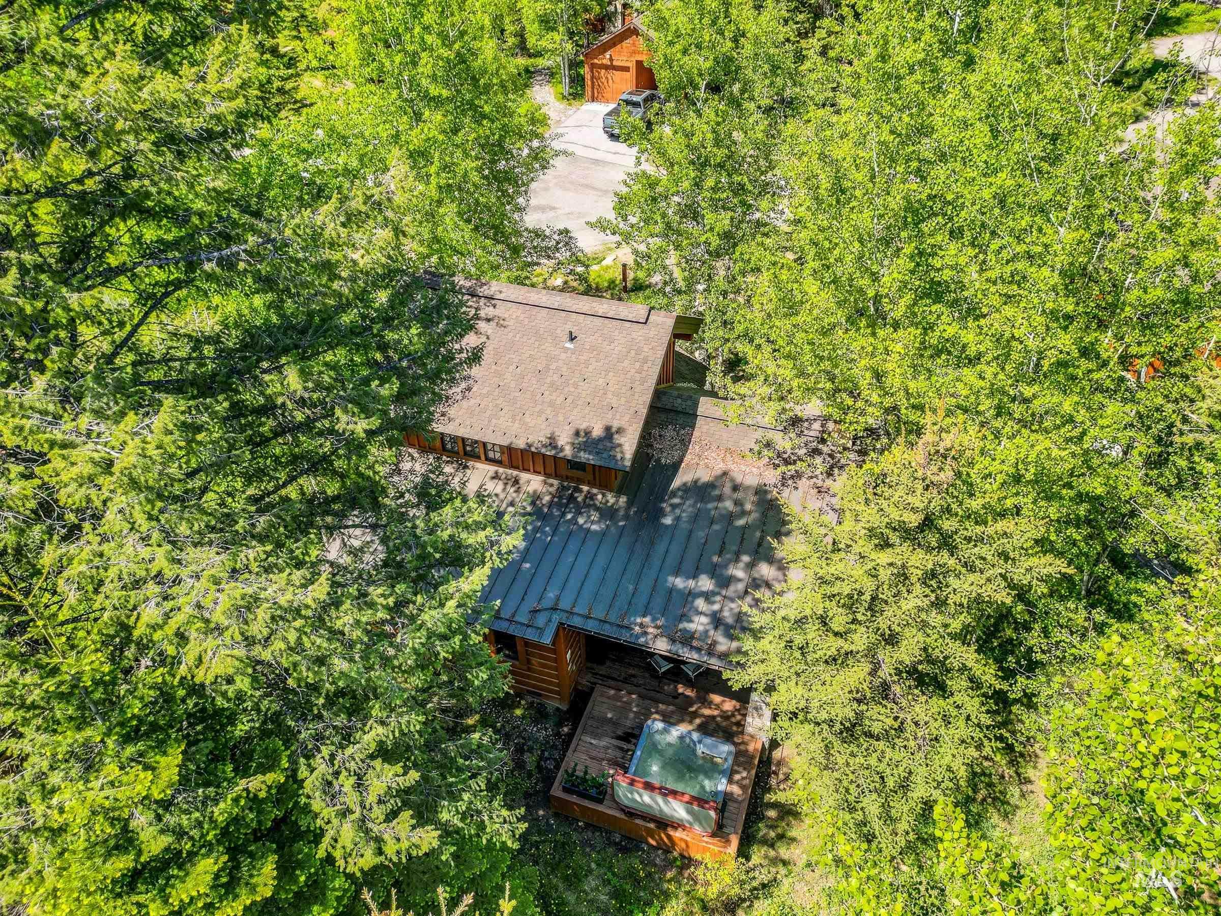 5 Rock Creek Court, Donnelly, Idaho 83615, 2 Bedrooms, 2.5 Bathrooms, Residential For Sale, Price $1,295,000,MLS 98984920