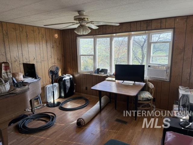 140 Brownlee Loop Rd, Horseshoe Bend, Idaho 83629, 2 Bedrooms, 1 Bathroom, Residential For Sale, Price $325,000,MLS 98984921