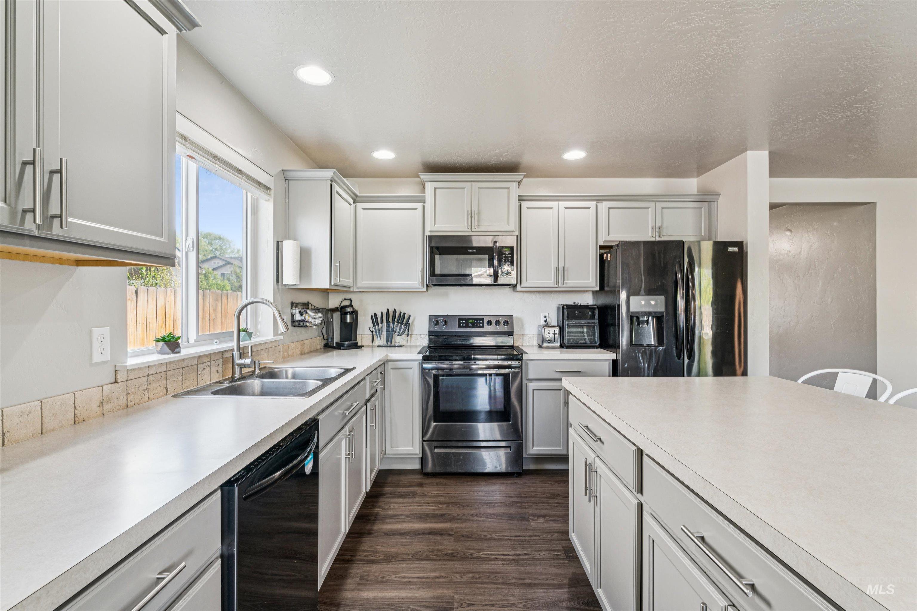 16731 N Clover Valley Way, Nampa, Idaho 83687, 5 Bedrooms, 3 Bathrooms, Residential For Sale, Price $515,000,MLS 98984923
