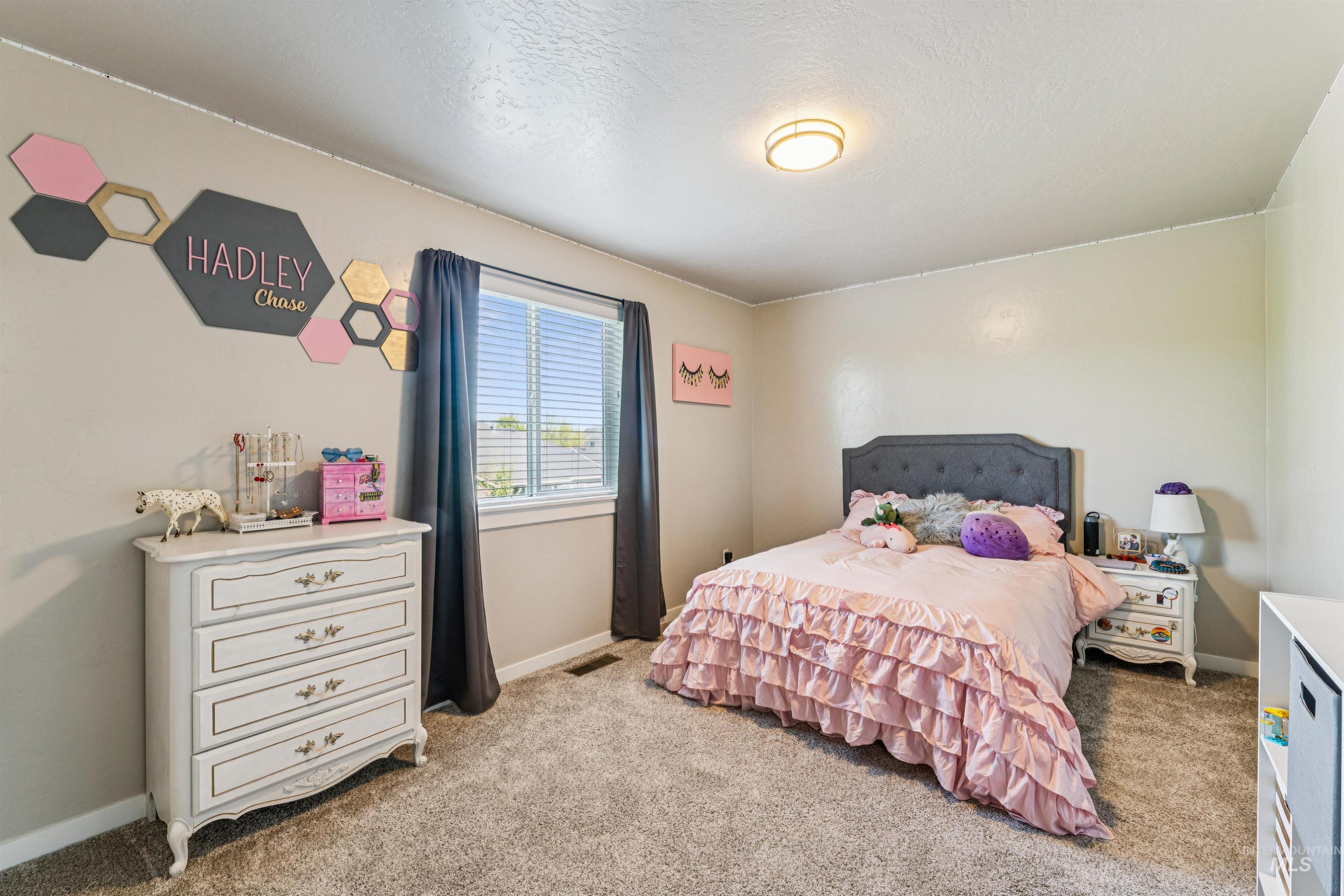 16731 N Clover Valley Way, Nampa, Idaho 83687, 5 Bedrooms, 3 Bathrooms, Residential For Sale, Price $515,000,MLS 98984923