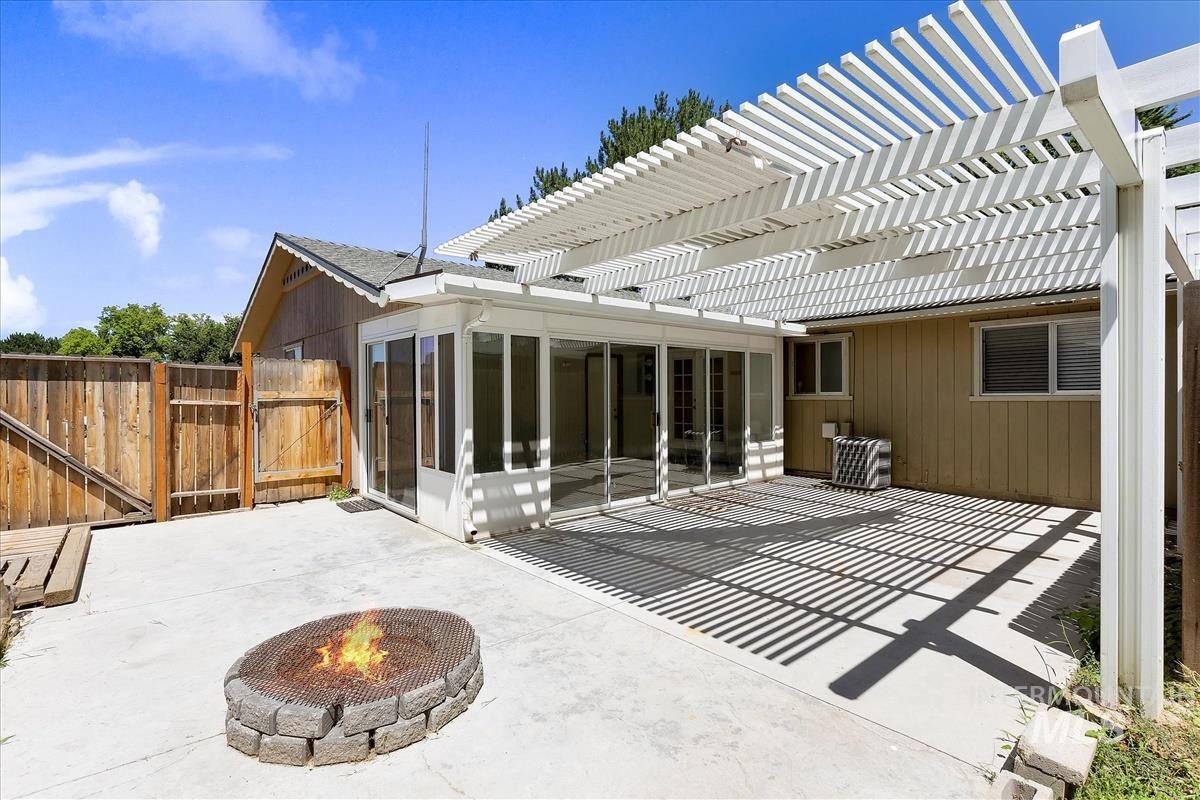 2220 Big Sky St, Caldwell, Idaho 83605, 3 Bedrooms, 1.5 Bathrooms, Residential Income For Sale, Price $485,000, 98984932