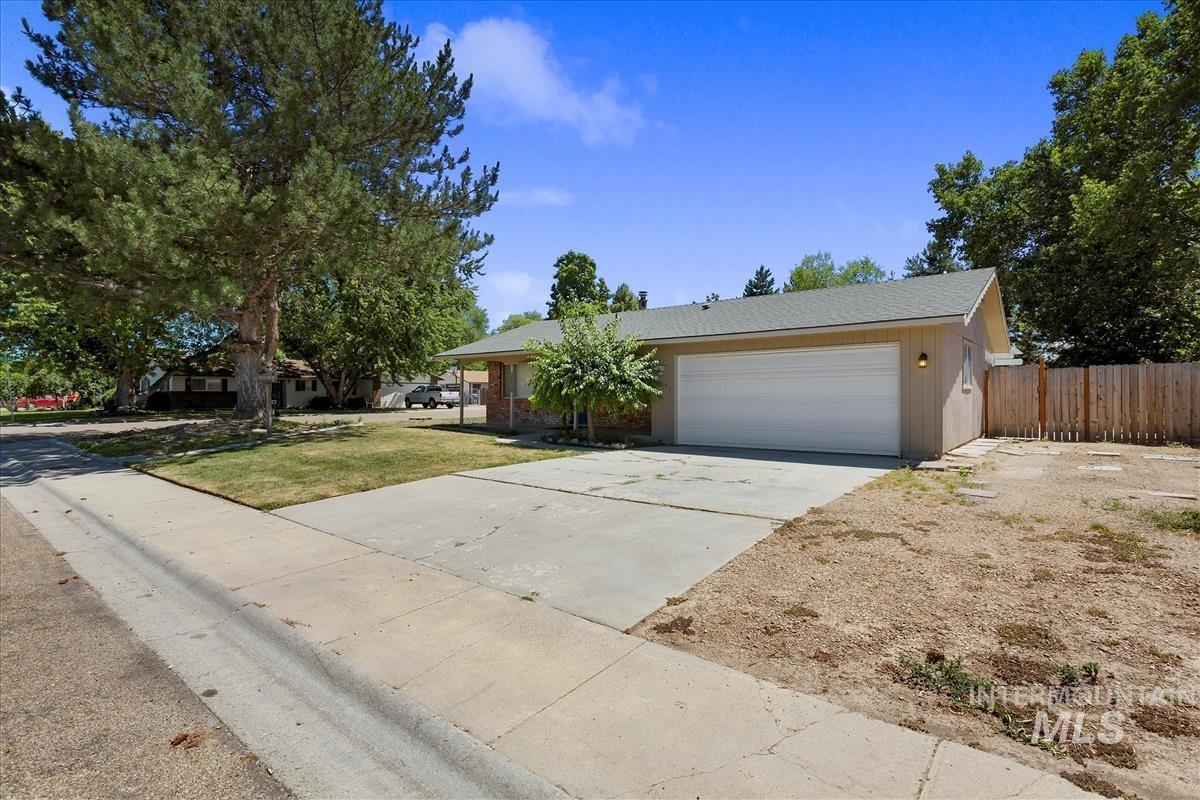 2220 Big Sky St, Caldwell, Idaho 83605, 3 Bedrooms, 1.5 Bathrooms, Residential Income For Sale, Price $485,000, 98984932