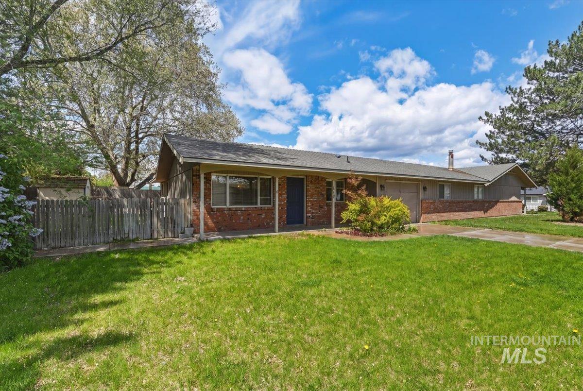 2220 Big Sky St, Caldwell, Idaho 83605, 3 Bedrooms, 1.5 Bathrooms, Residential Income For Sale, Price $485,000, 98984932