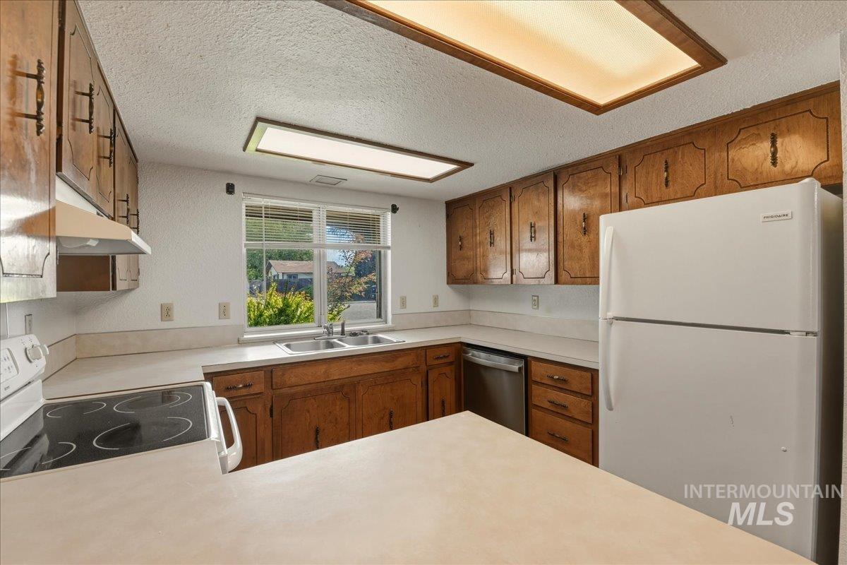 2220 Big Sky St, Caldwell, Idaho 83605, 3 Bedrooms, 1.5 Bathrooms, Residential Income For Sale, Price $485,000, 98984932