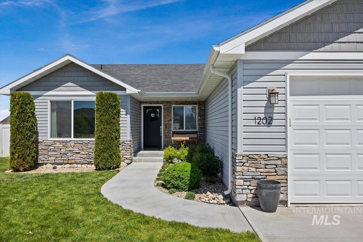 1202 Noah Dr., Rupert, Idaho 83350, 3 Bedrooms, 2 Bathrooms, Residential For Sale, Price $385,000,MLS 98984947