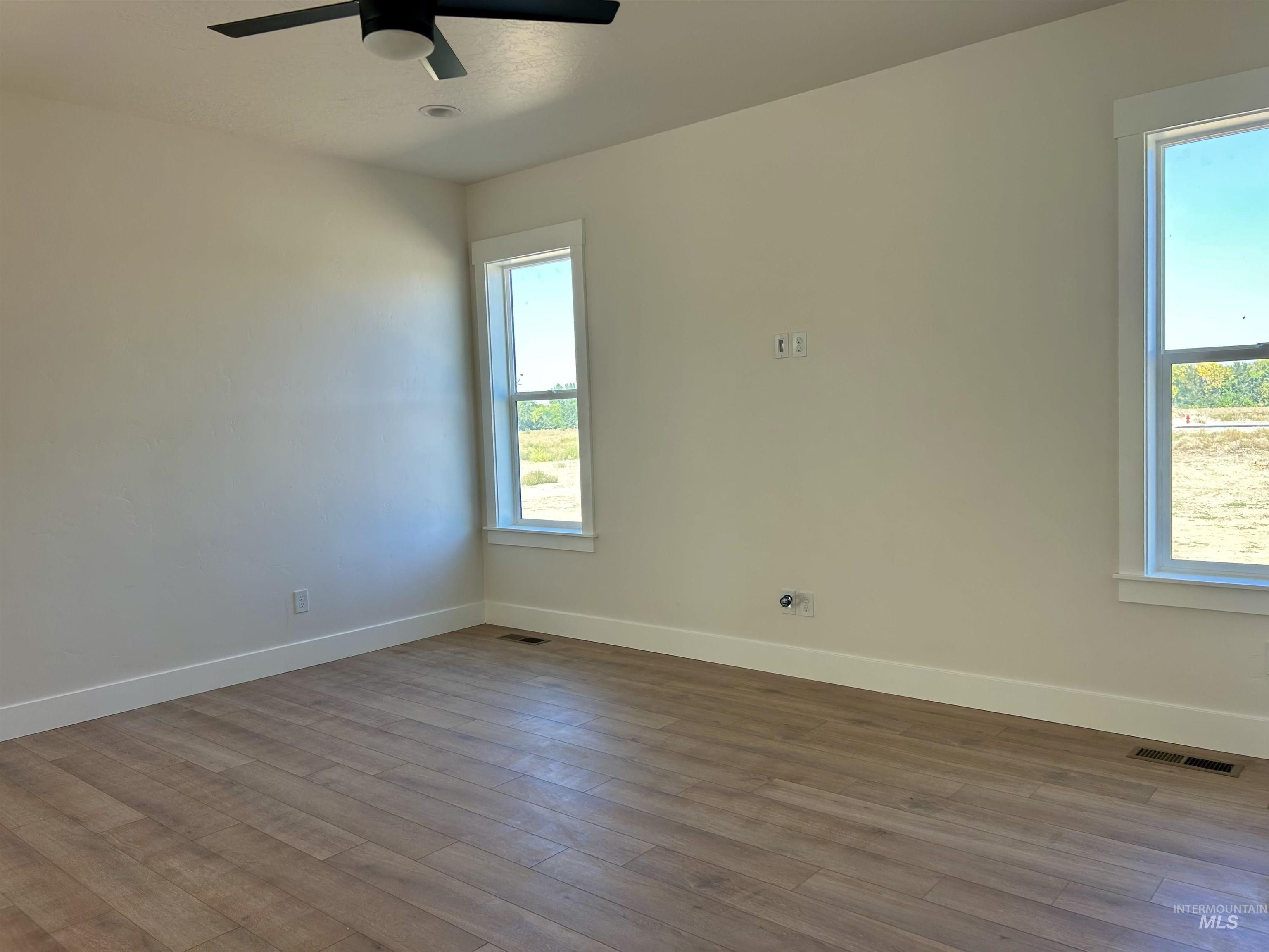 945 N 15th St, Payette, Idaho 83661, 2 Bedrooms, 2 Bathrooms, Residential For Sale, Price $315,000,MLS 98984949