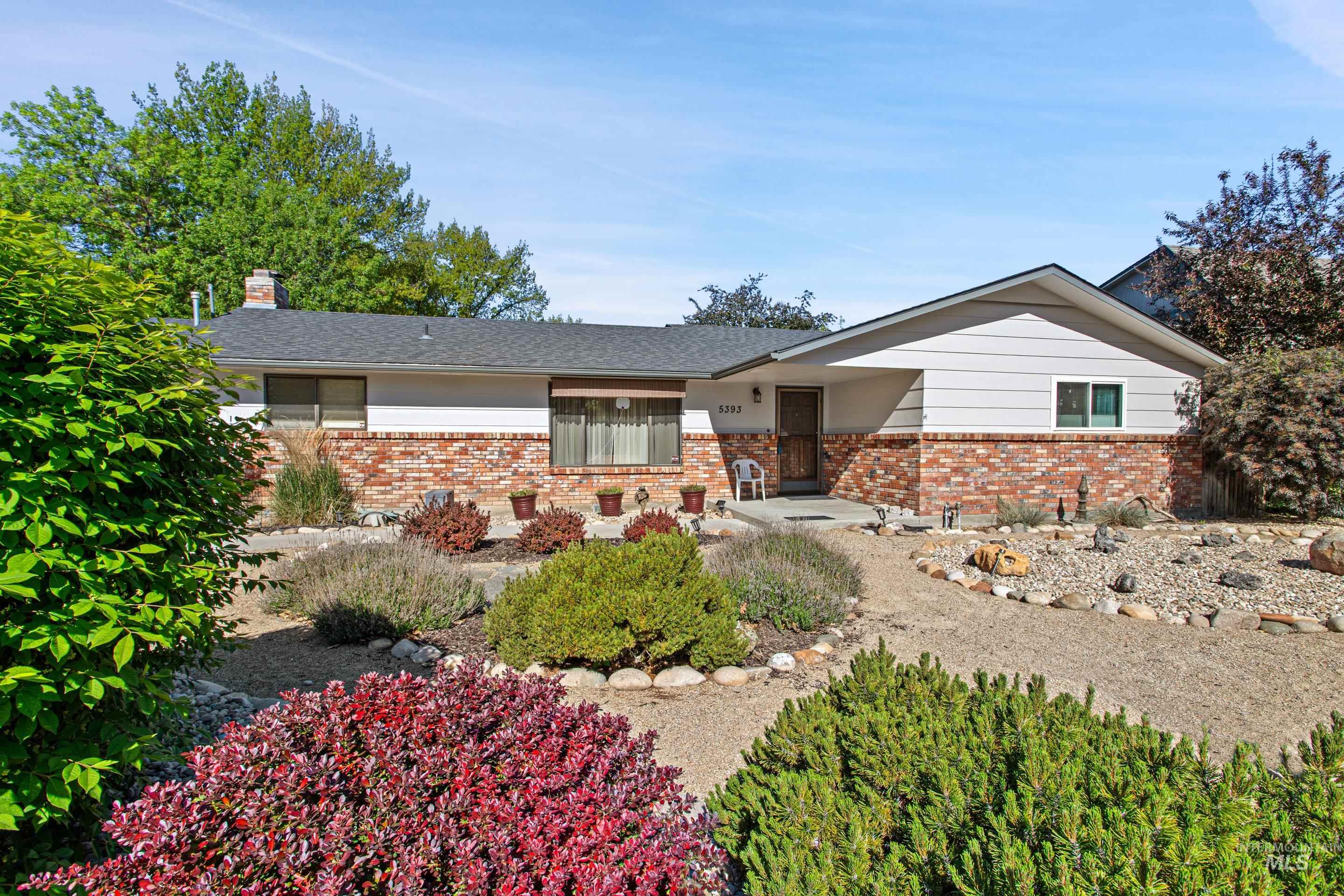 5393 N Fieldcrest dr, Boise, Idaho 83704, 3 Bedrooms, 2 Bathrooms, Residential For Sale, Price $500,000, 98984952