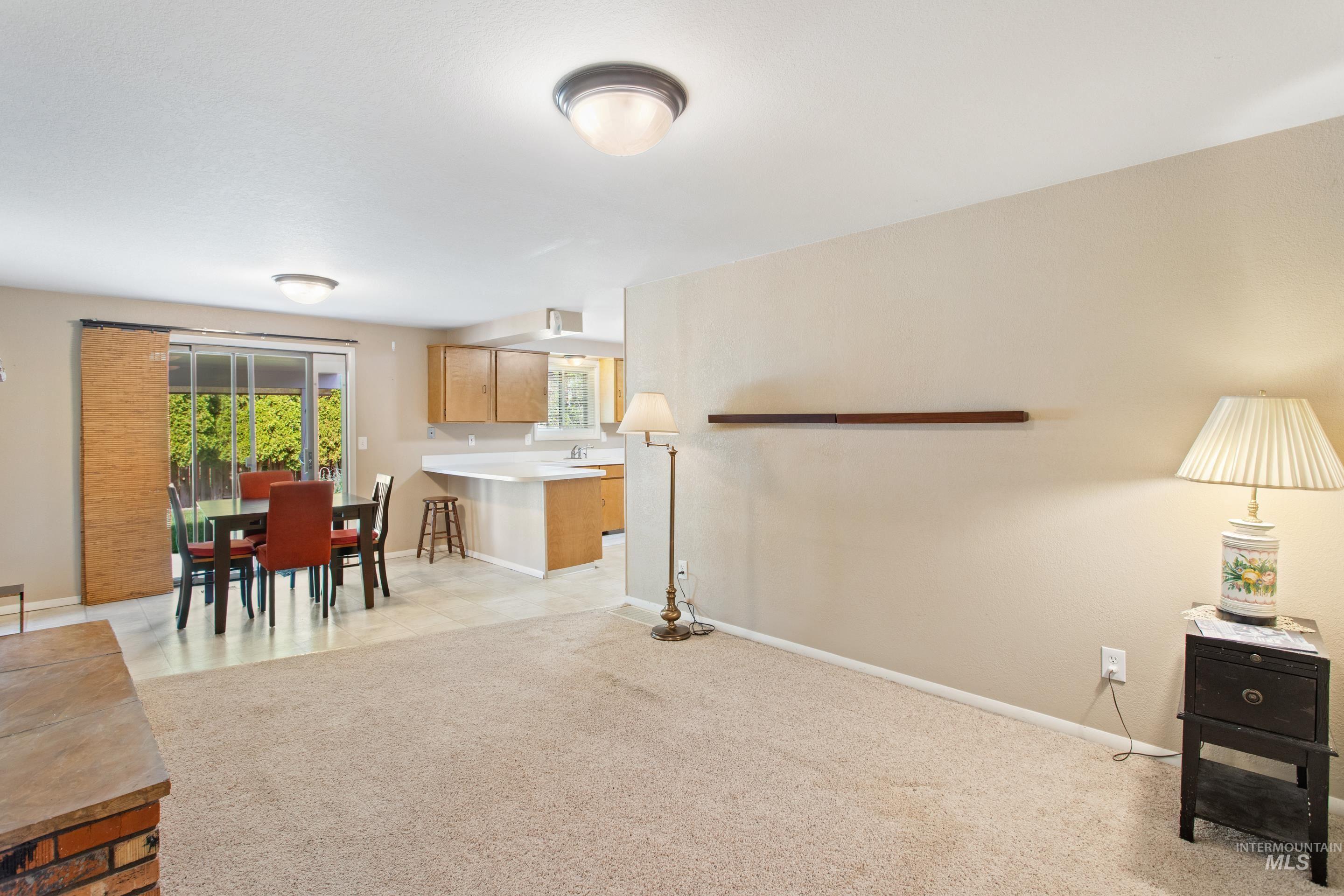 5393 N Fieldcrest dr, Boise, Idaho 83704, 3 Bedrooms, 2 Bathrooms, Residential For Sale, Price $500,000, 98984952