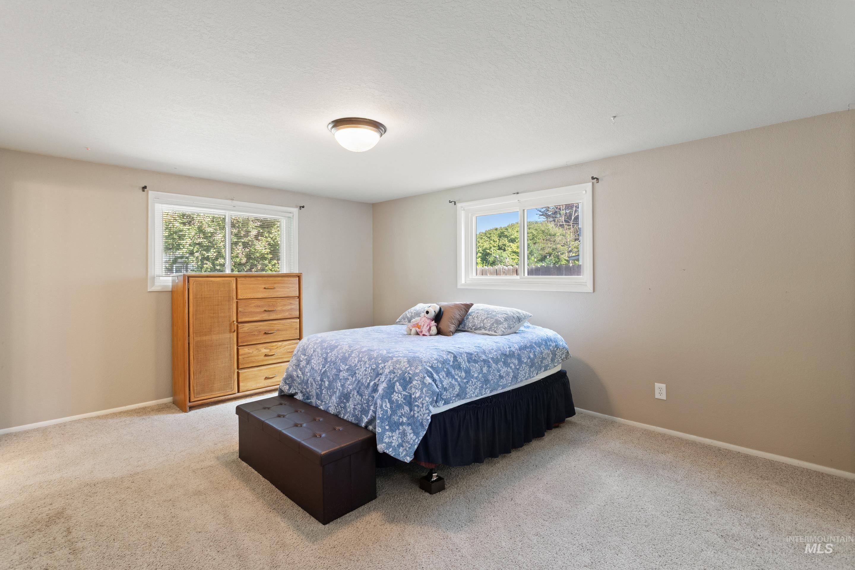 5393 N Fieldcrest dr, Boise, Idaho 83704, 3 Bedrooms, 2 Bathrooms, Residential For Sale, Price $500,000, 98984952