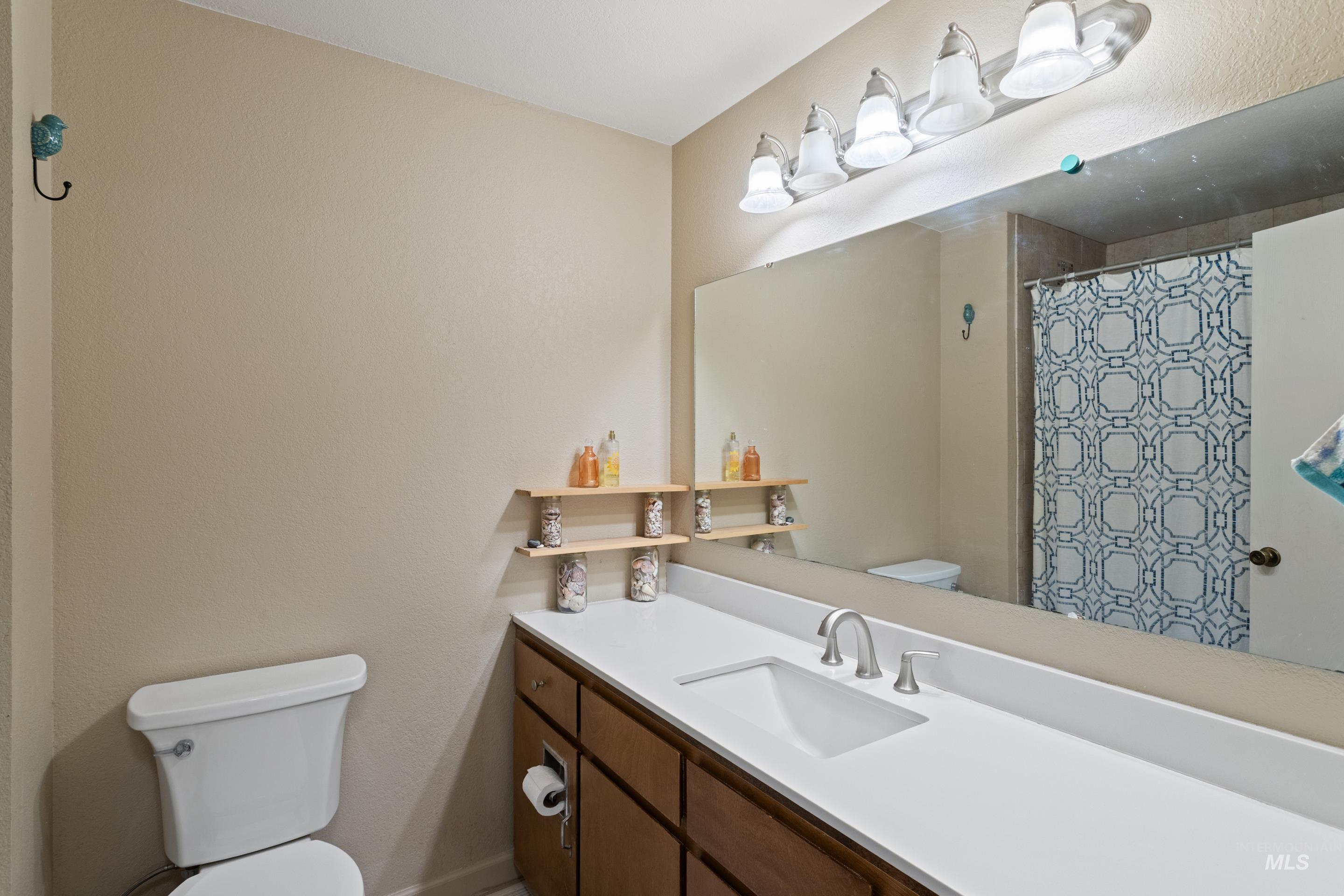 5393 N Fieldcrest dr, Boise, Idaho 83704, 3 Bedrooms, 2 Bathrooms, Residential For Sale, Price $500,000, 98984952