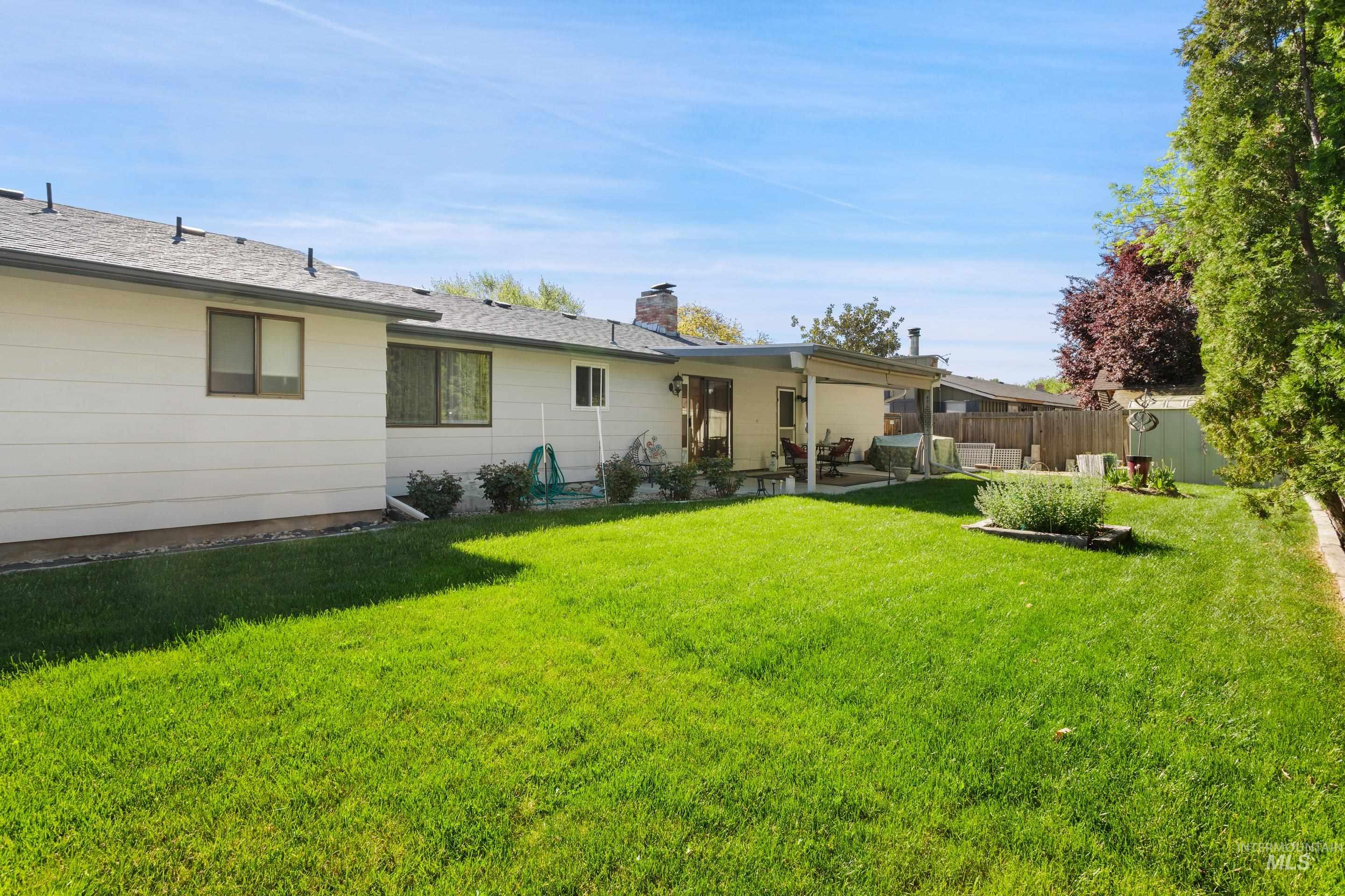 5393 N Fieldcrest dr, Boise, Idaho 83704, 3 Bedrooms, 2 Bathrooms, Residential For Sale, Price $500,000, 98984952