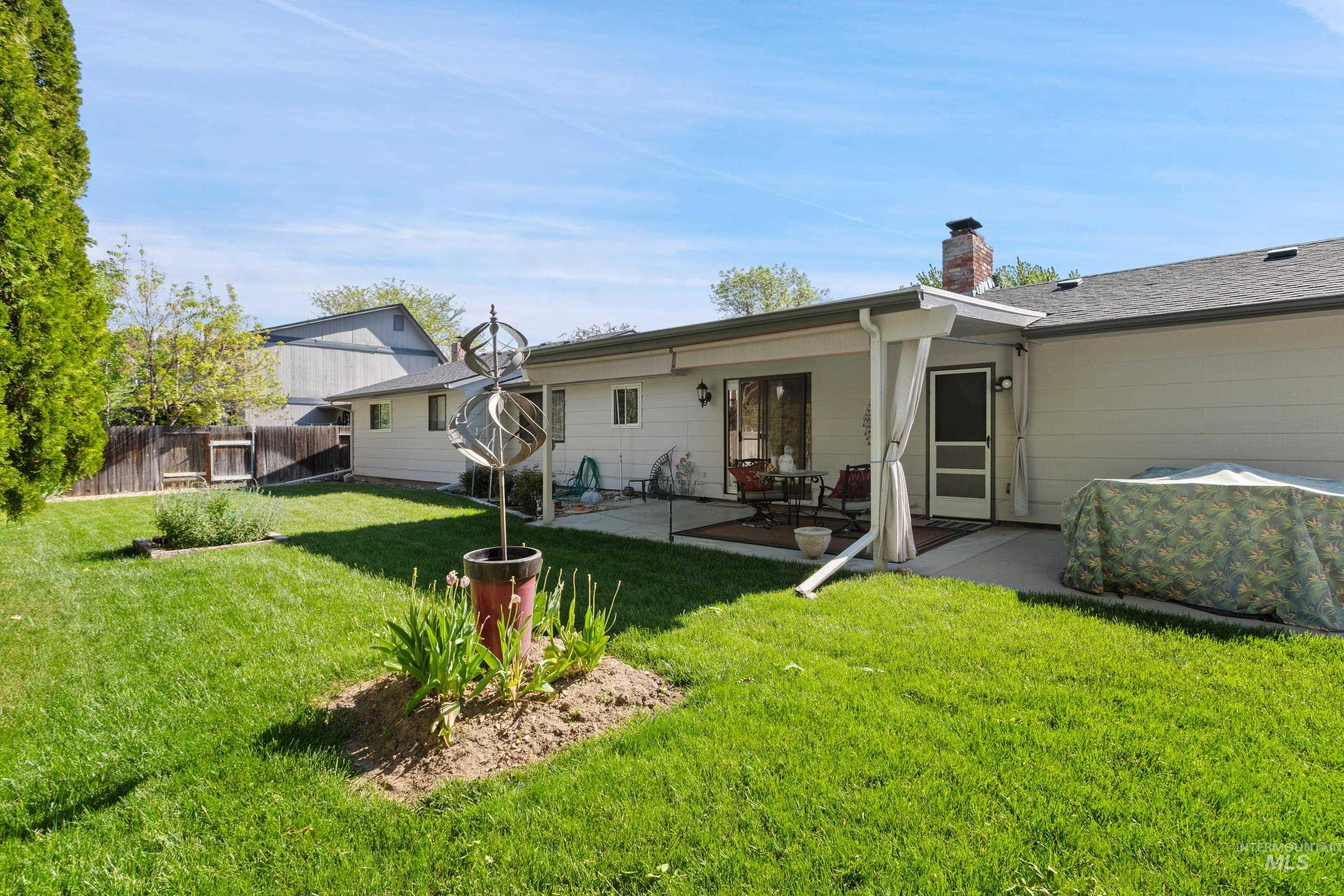 5393 N Fieldcrest dr, Boise, Idaho 83704, 3 Bedrooms, 2 Bathrooms, Residential For Sale, Price $500,000, 98984952