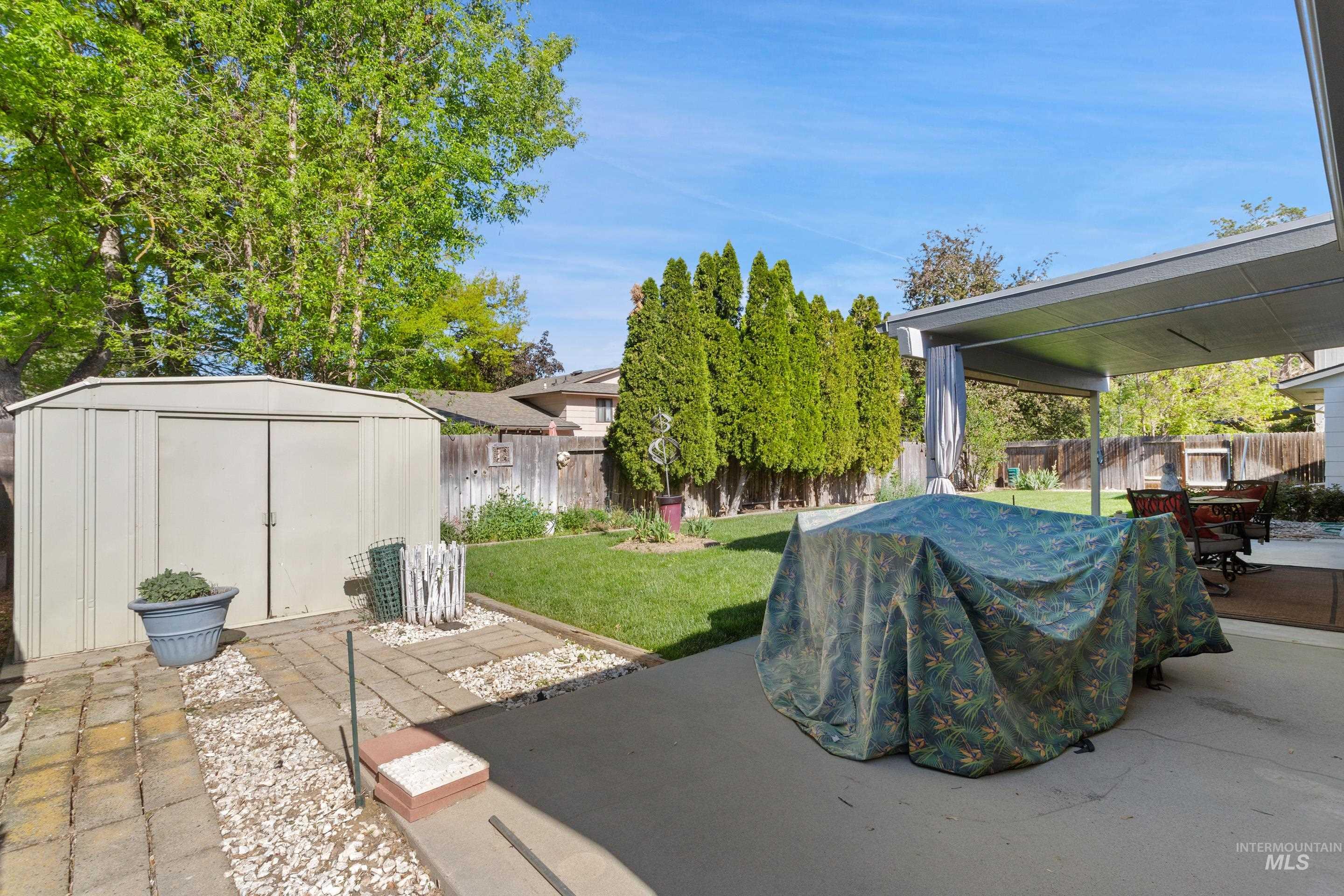 5393 N Fieldcrest dr, Boise, Idaho 83704, 3 Bedrooms, 2 Bathrooms, Residential For Sale, Price $500,000, 98984952