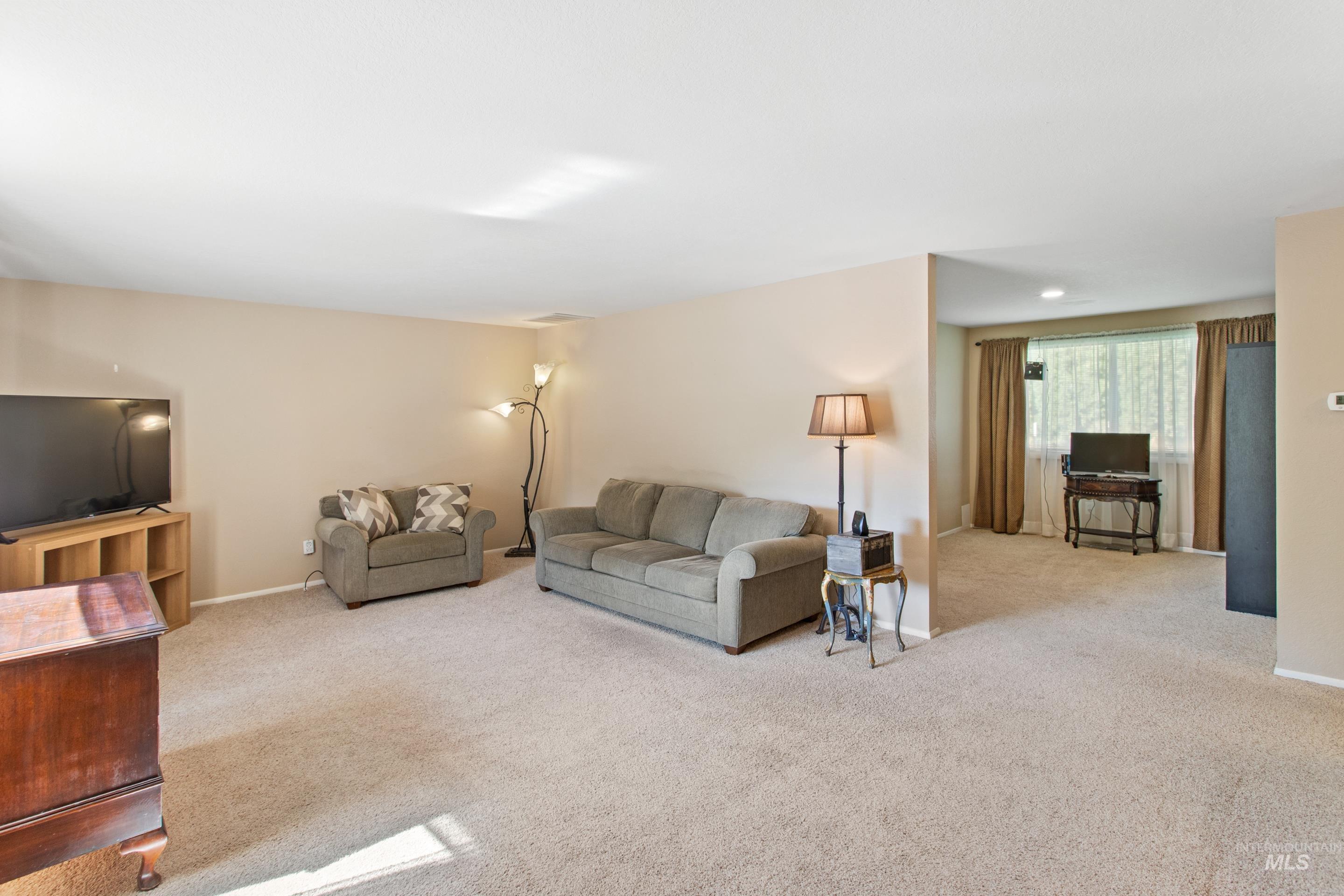 5393 N Fieldcrest dr, Boise, Idaho 83704, 3 Bedrooms, 2 Bathrooms, Residential For Sale, Price $500,000, 98984952