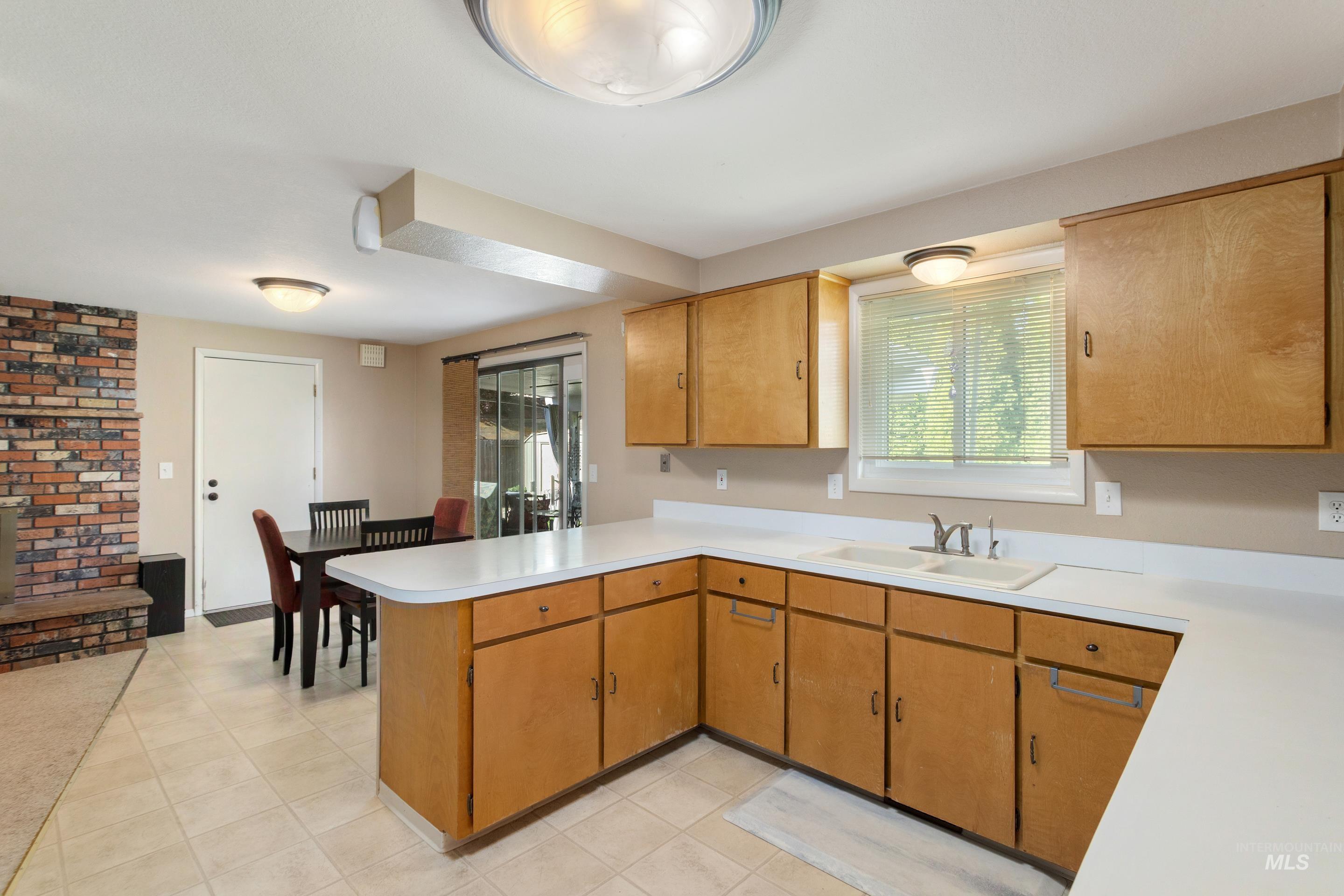 5393 N Fieldcrest dr, Boise, Idaho 83704, 3 Bedrooms, 2 Bathrooms, Residential For Sale, Price $500,000, 98984952