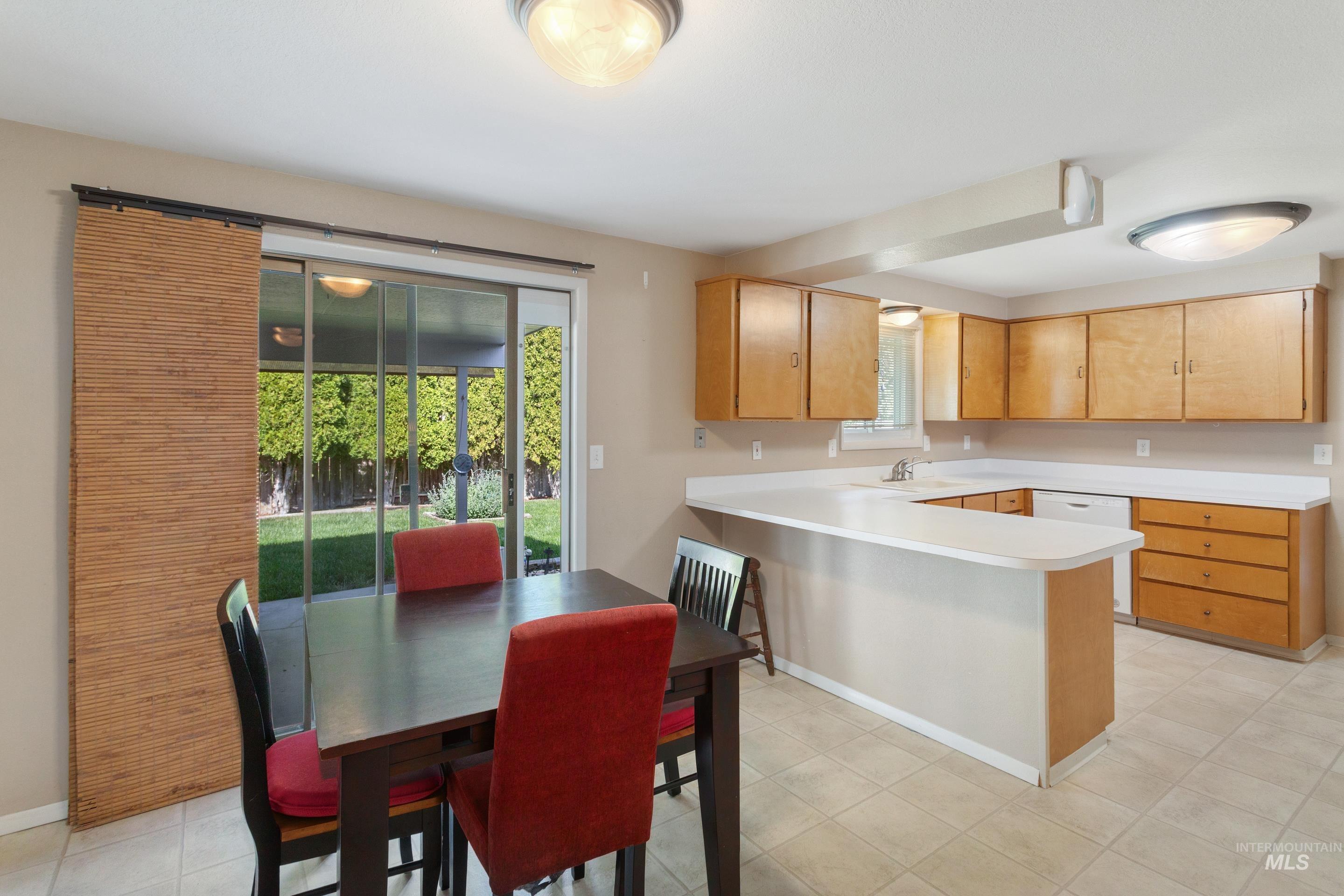 5393 N Fieldcrest dr, Boise, Idaho 83704, 3 Bedrooms, 2 Bathrooms, Residential For Sale, Price $500,000, 98984952