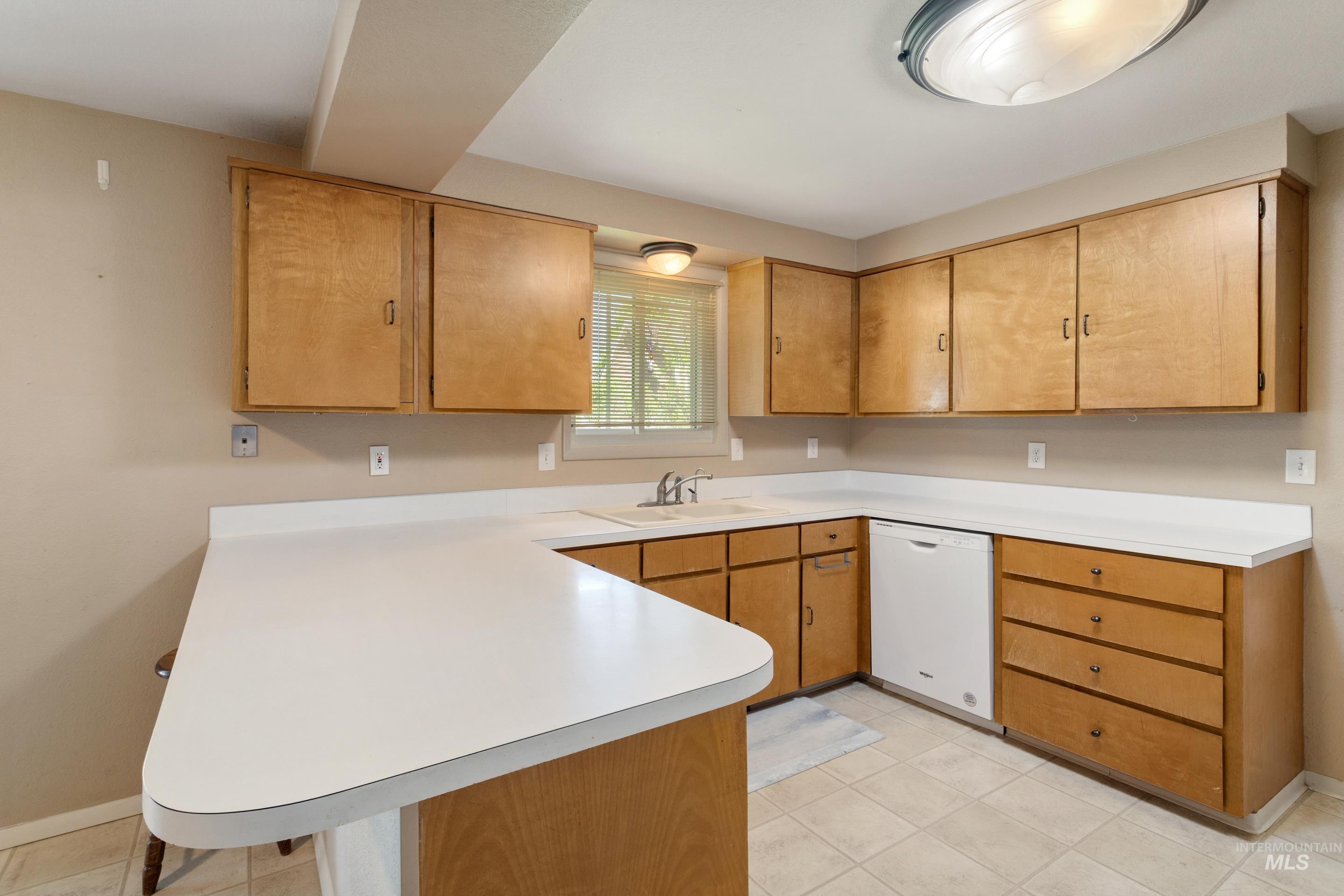 5393 N Fieldcrest dr, Boise, Idaho 83704, 3 Bedrooms, 2 Bathrooms, Residential For Sale, Price $500,000, 98984952