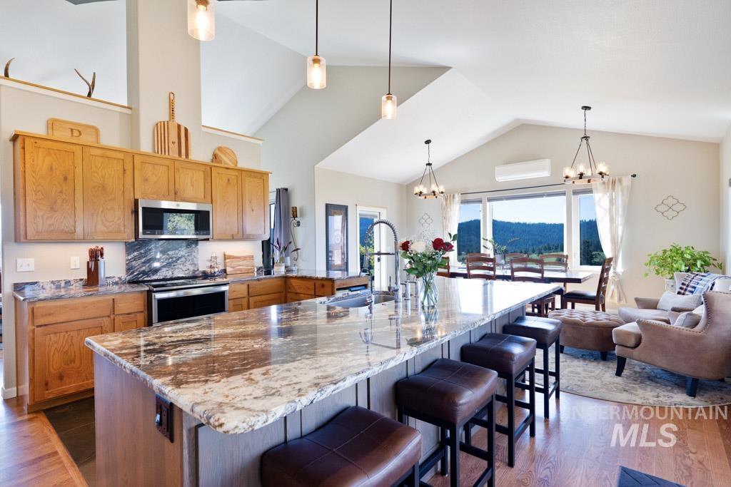 1049 Libey Road, Viola, Idaho 83872, 3 Bedrooms, 3 Bathrooms, Residential For Sale, Price $1,375,000, 98984954