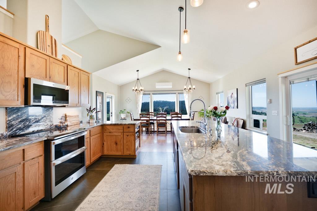 1049 Libey Road, Viola, Idaho 83872, 3 Bedrooms, 3 Bathrooms, Residential For Sale, Price $1,375,000, 98984954