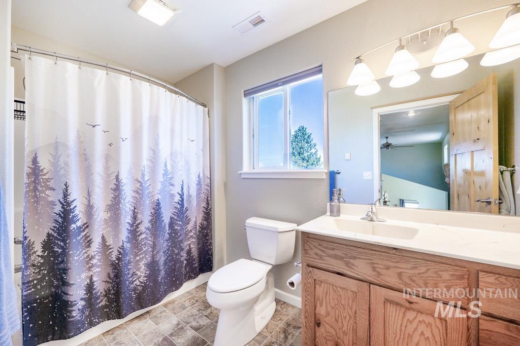 1049 Libey Road, Viola, Idaho 83872, 3 Bedrooms, 3 Bathrooms, Residential For Sale, Price $1,375,000, 98984954